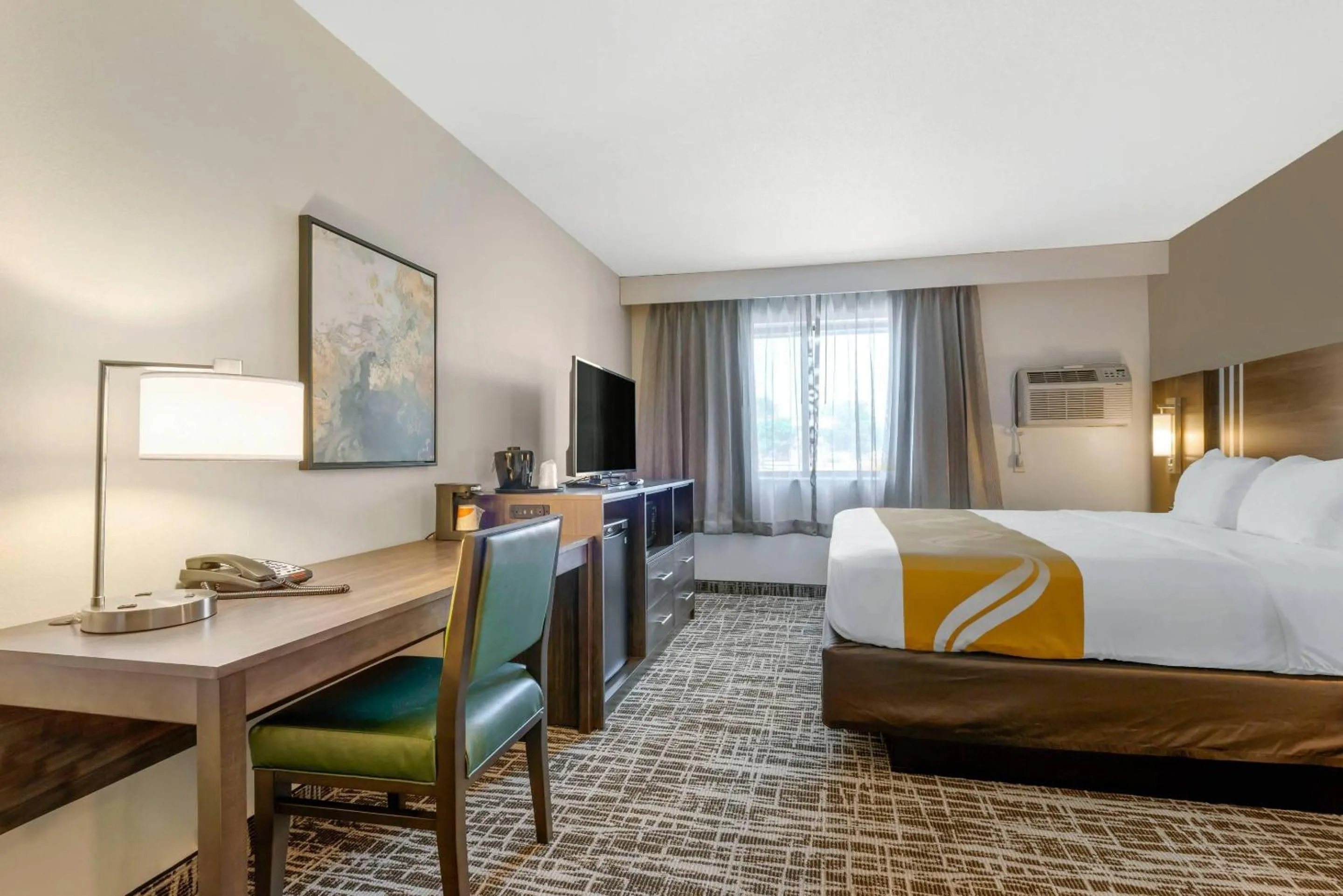 Bedroom, Bed in Quality Inn St Cloud West