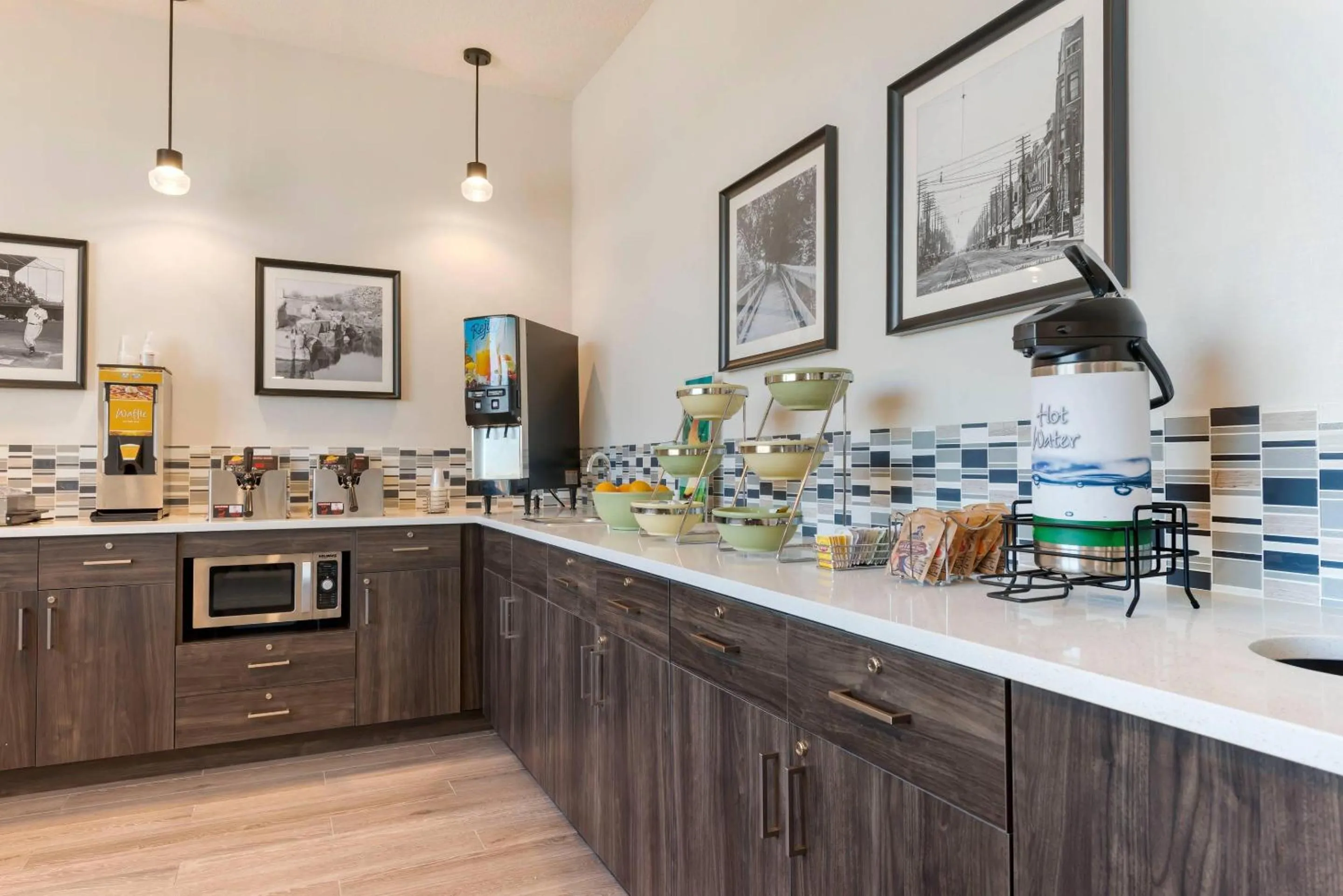 Breakfast in Quality Inn St Cloud West