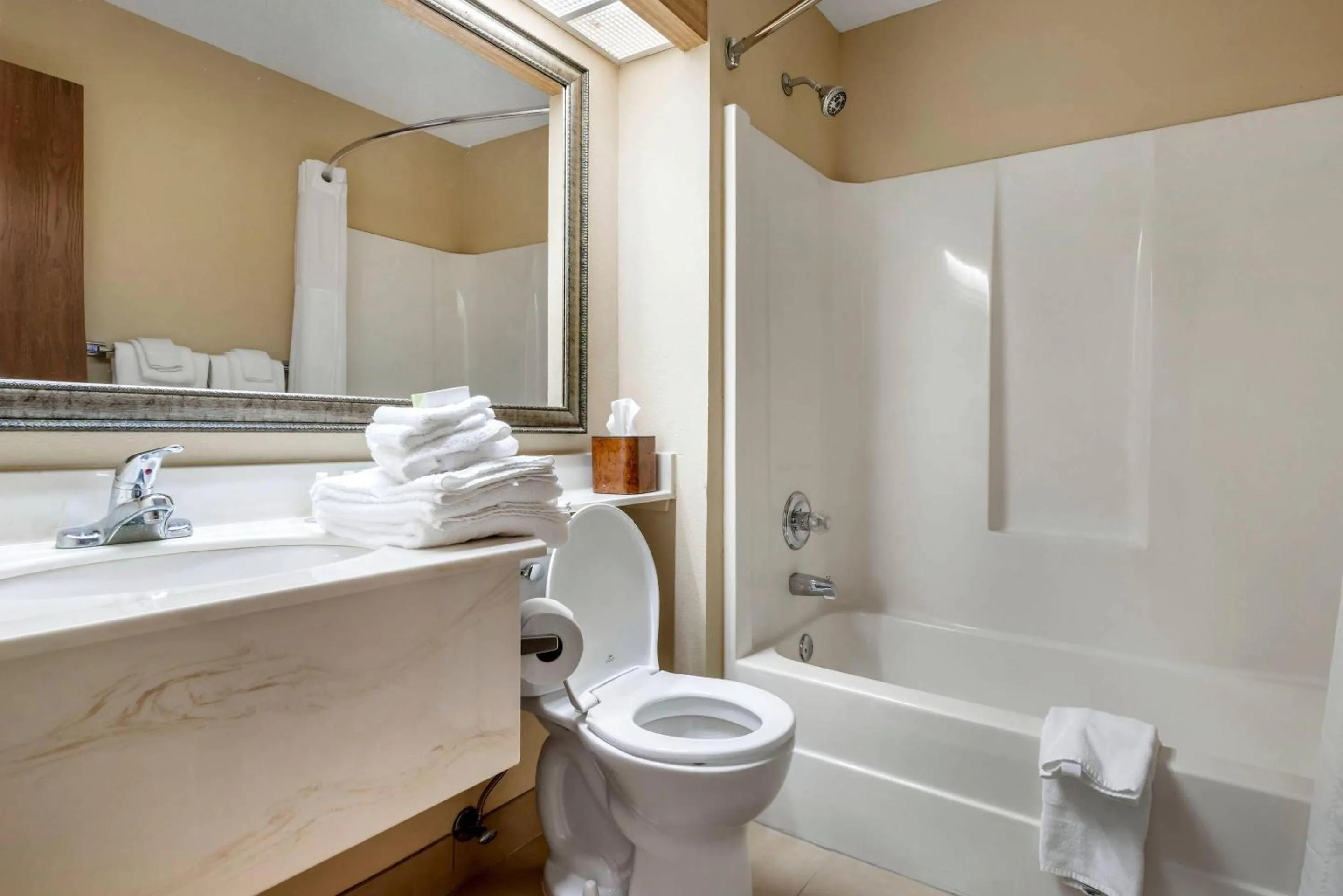 Bedroom in Quality Inn St Cloud West