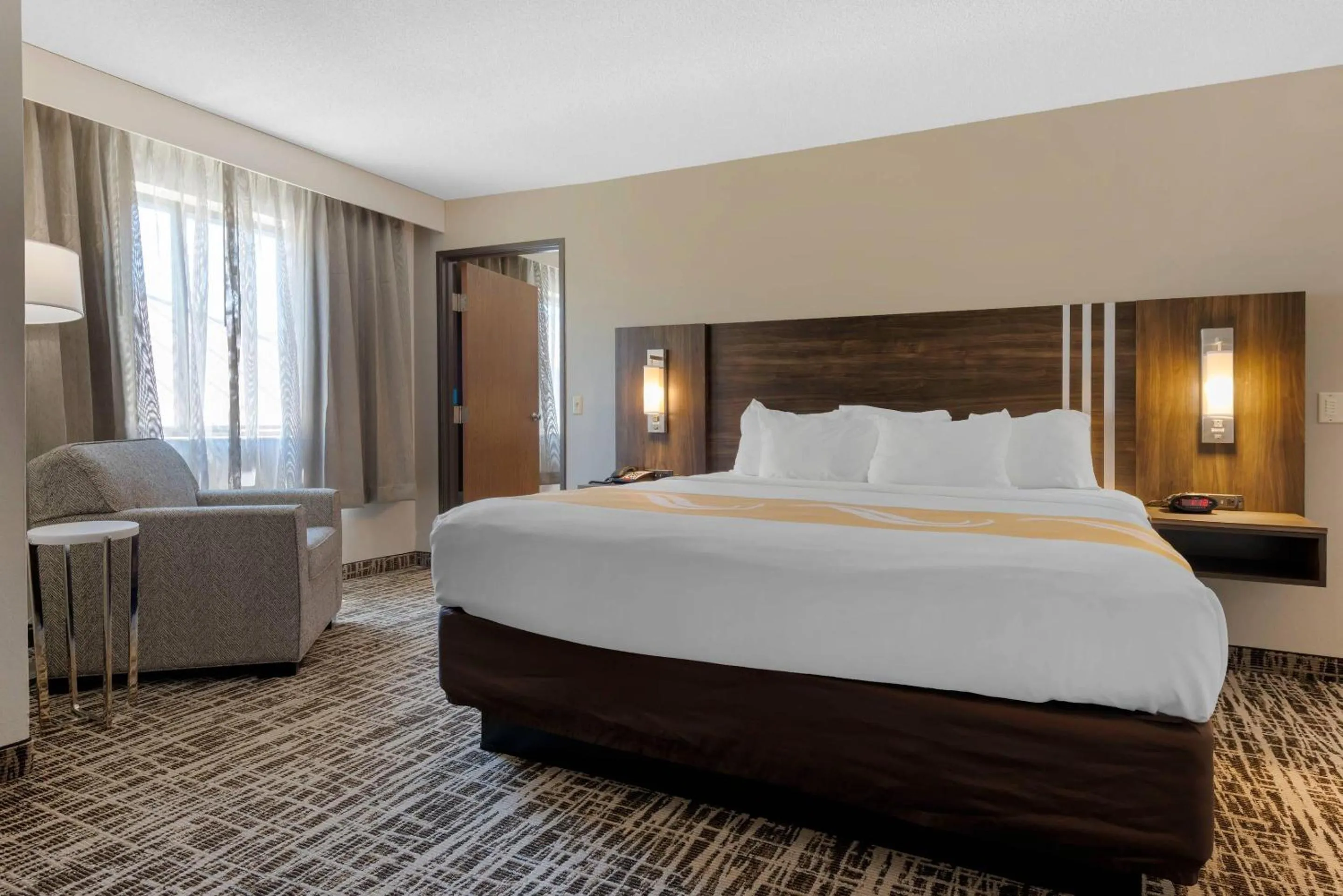 Bedroom, Bed in Quality Inn St Cloud West