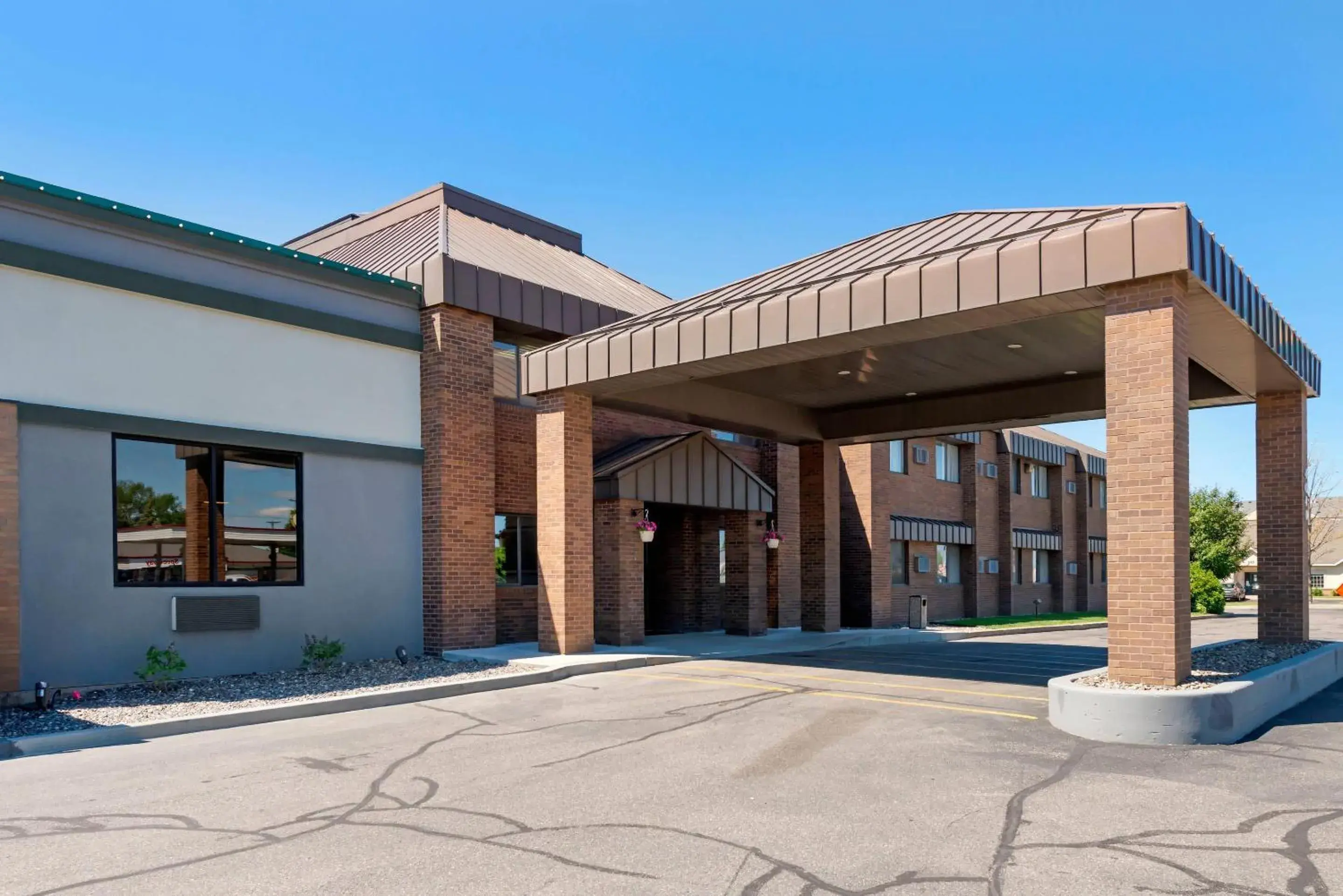 Property building in Quality Inn St Cloud West Property building in Quality Inn St Cloud West