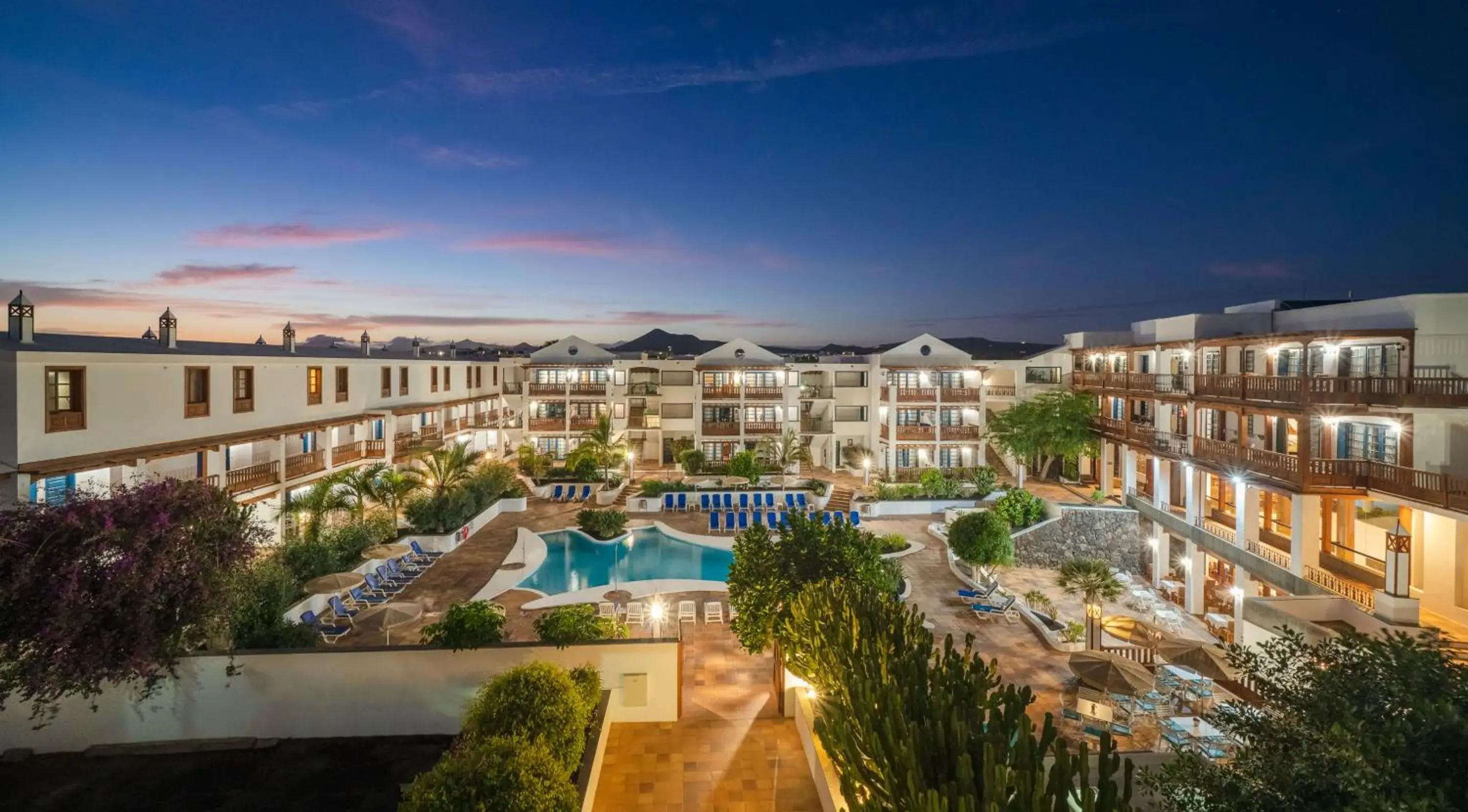 Swimming pool in Nazaret Mansion Swimming pool in Nazaret Mansion