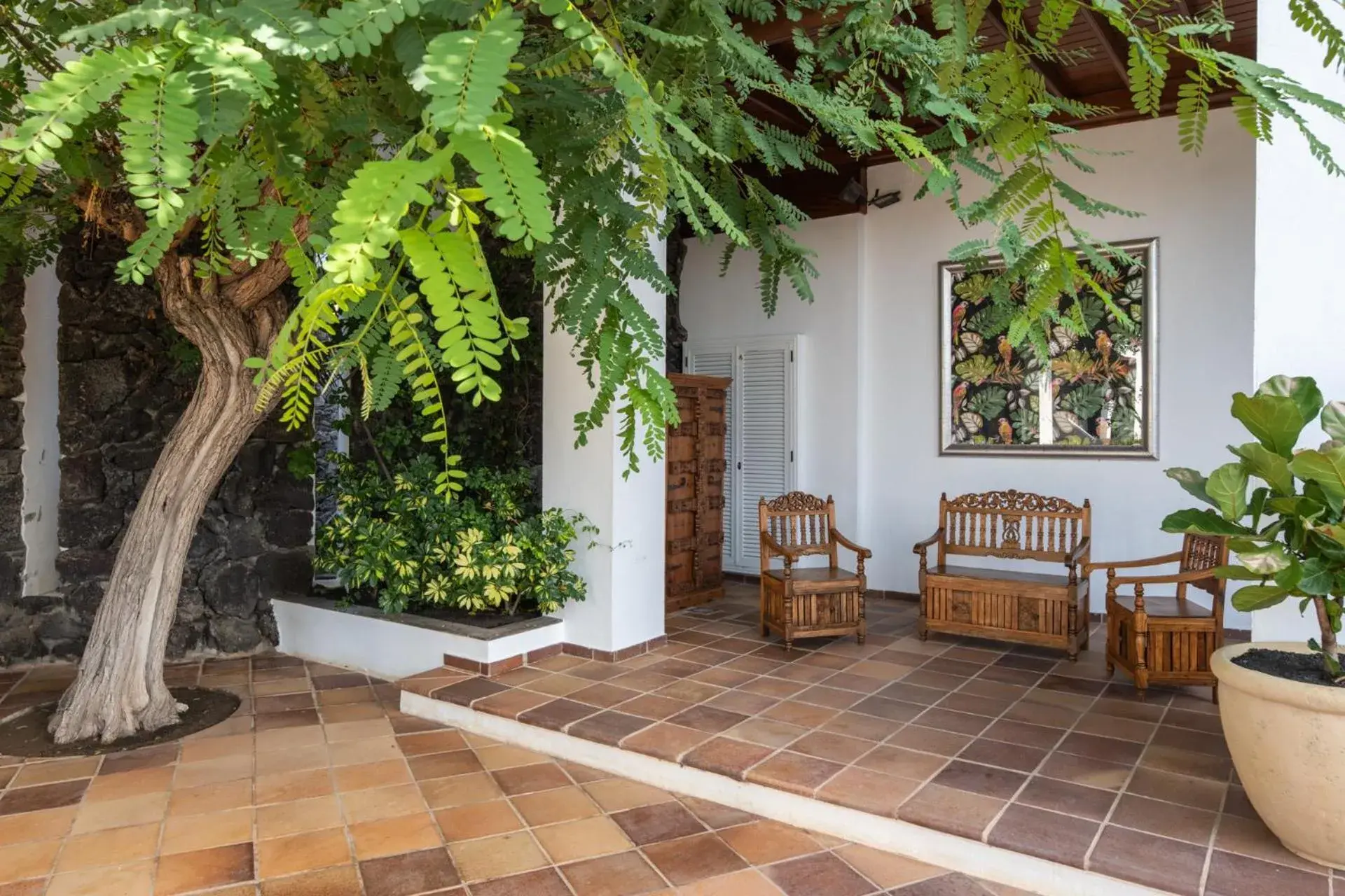 Property building in Nazaret Mansion Property building in Nazaret Mansion