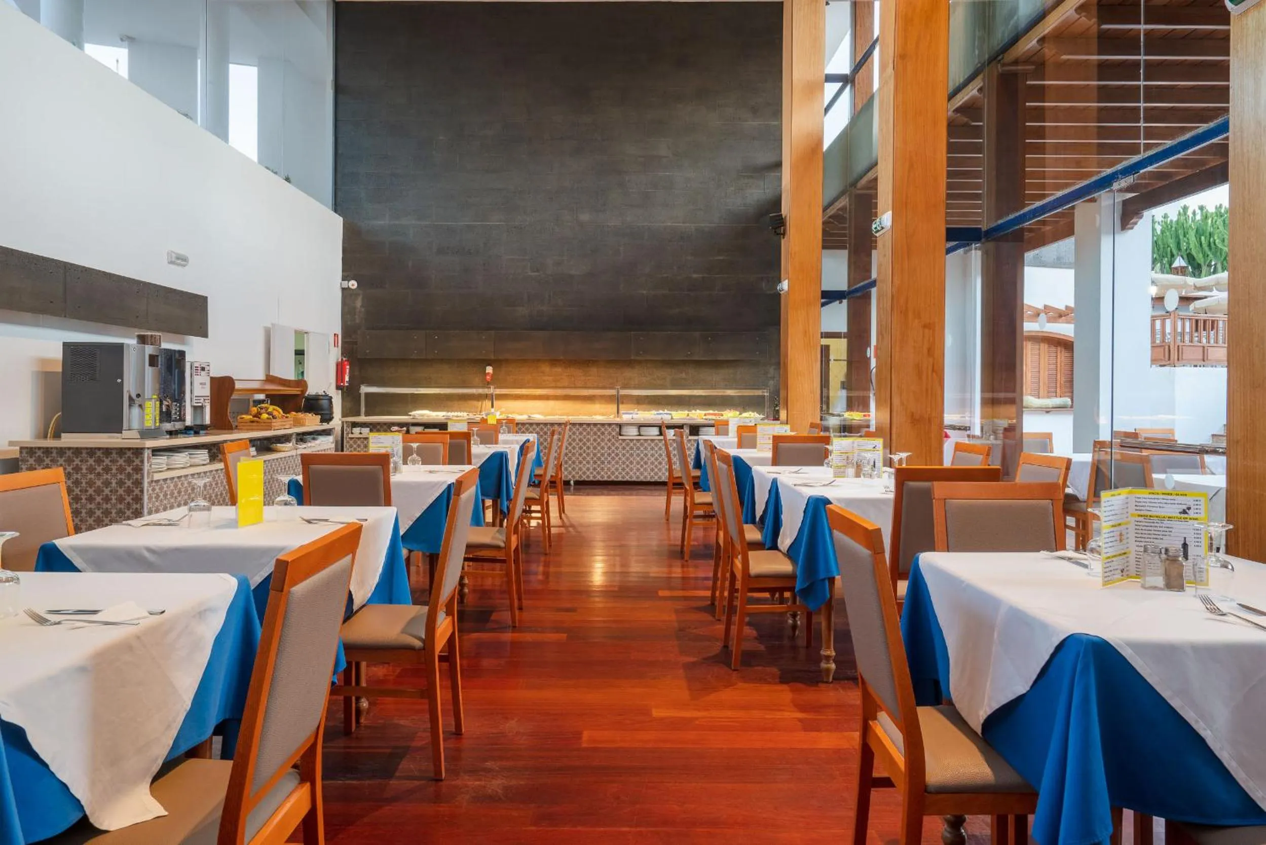 Restaurant/places to eat in Nazaret Mansion