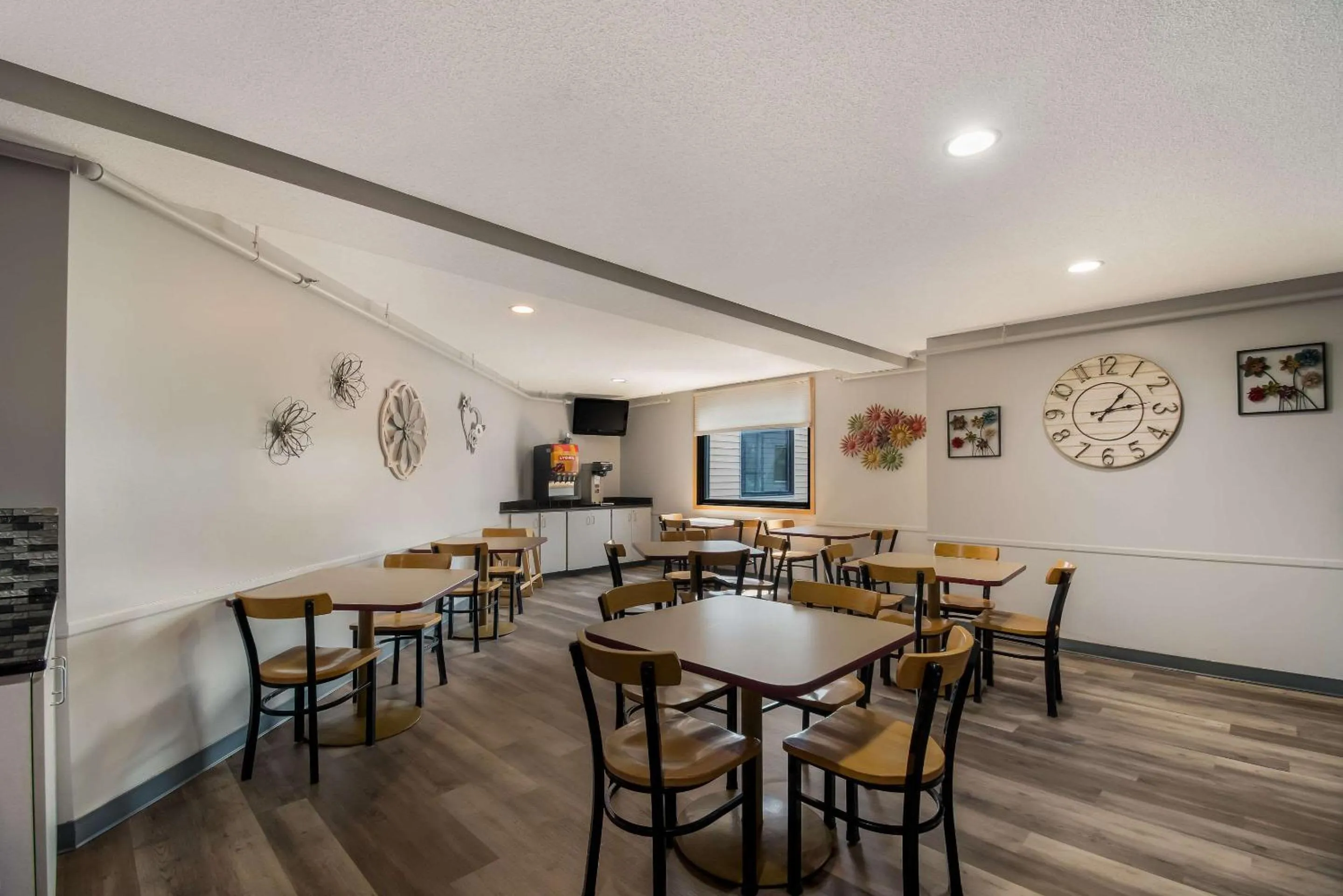 Breakfast, Restaurant/Places to Eat in Econo Lodge Duluth near Miller Hill Mall