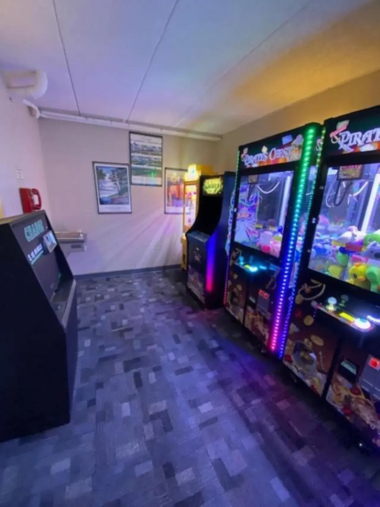 Game Room in Econo Lodge Duluth near Miller Hill Mall