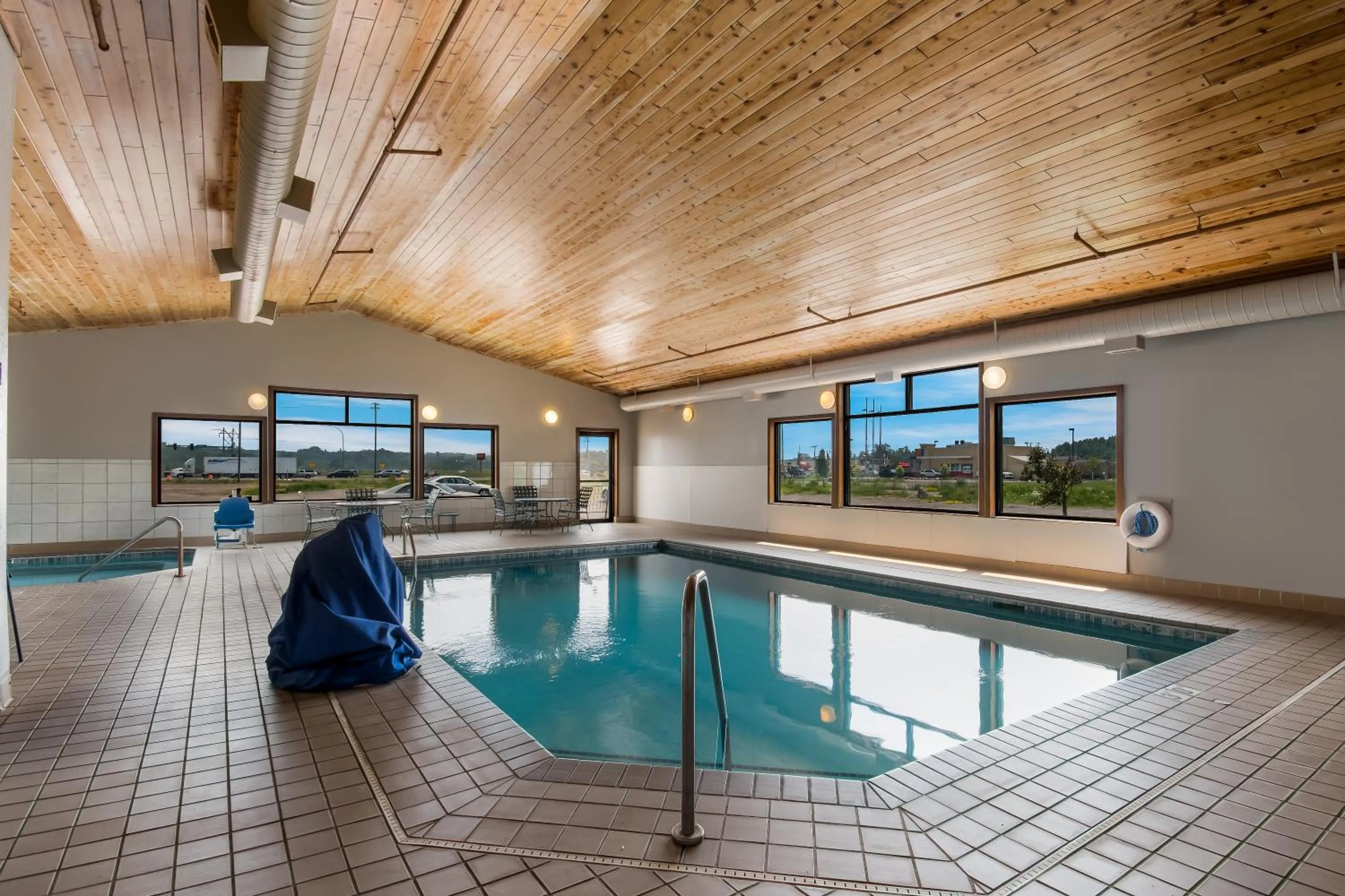 Swimming Pool in Econo Lodge Duluth near Miller Hill Mall
