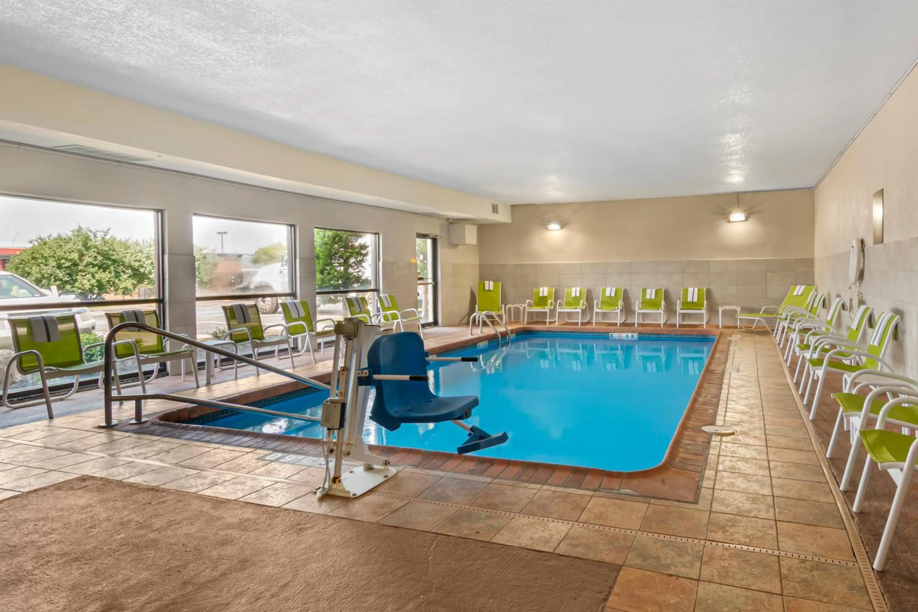 Comfort Inn & Suites Kansas City - Northeast