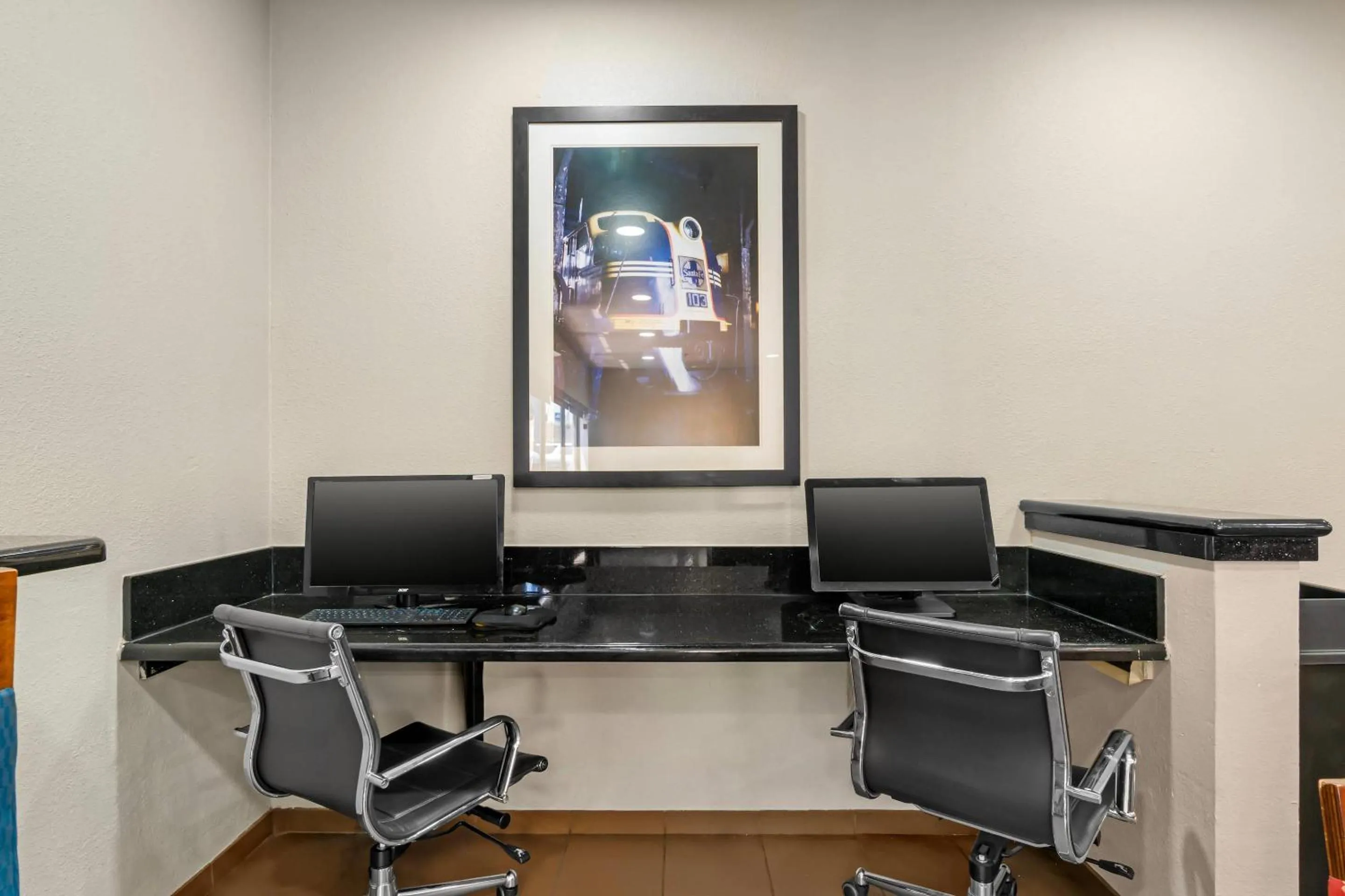 Business facilities in Comfort Inn & Suites Kansas City - Northeast