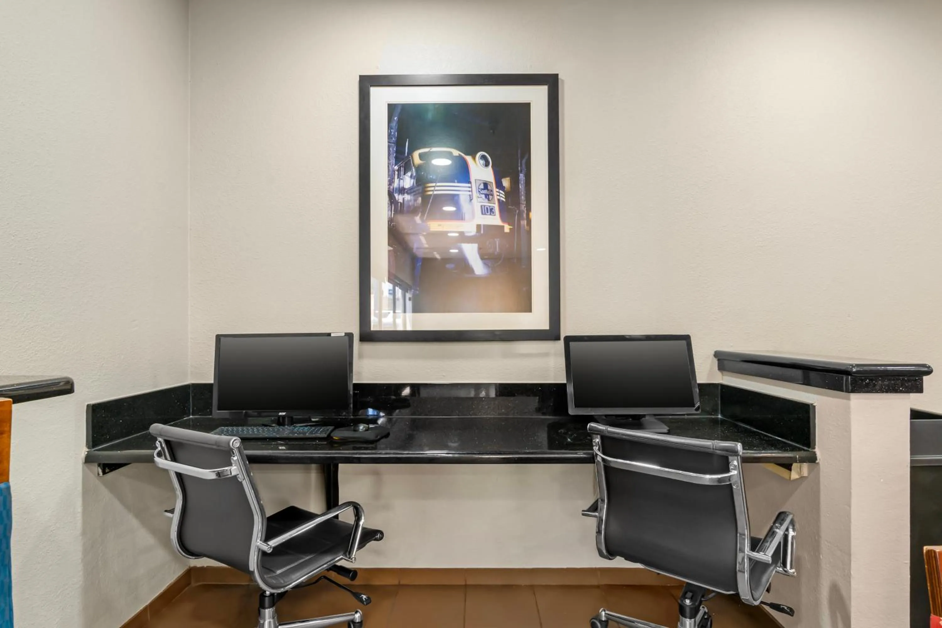 Comfort Inn & Suites Kansas City - Northeast