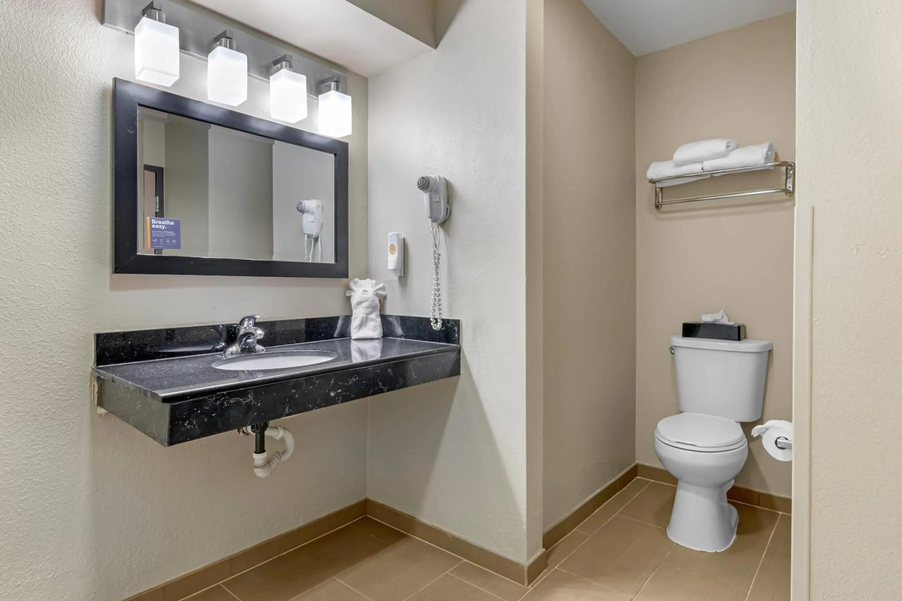 Bedroom in Comfort Inn & Suites Kansas City - Northeast