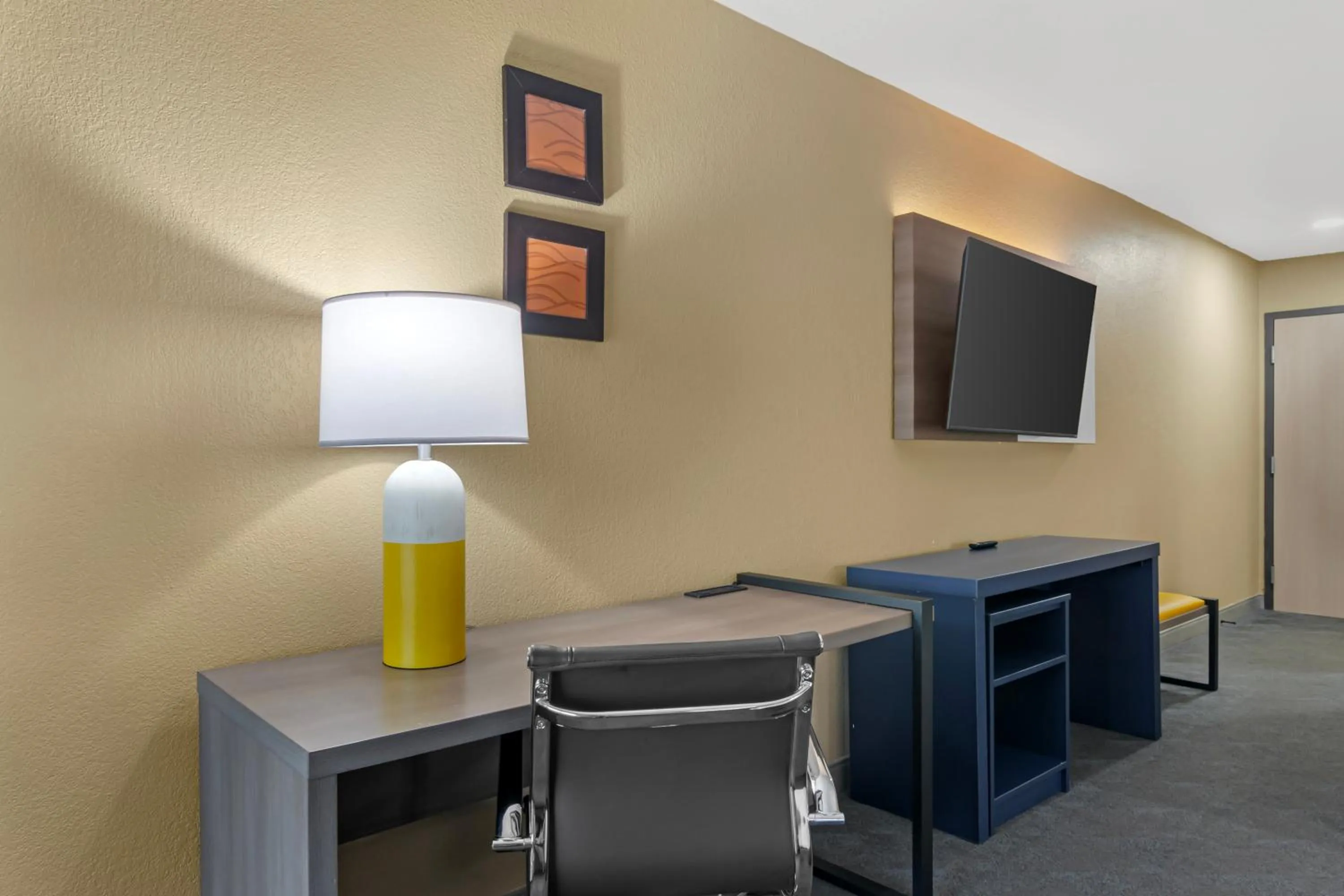 Comfort Inn & Suites Kansas City - Northeast