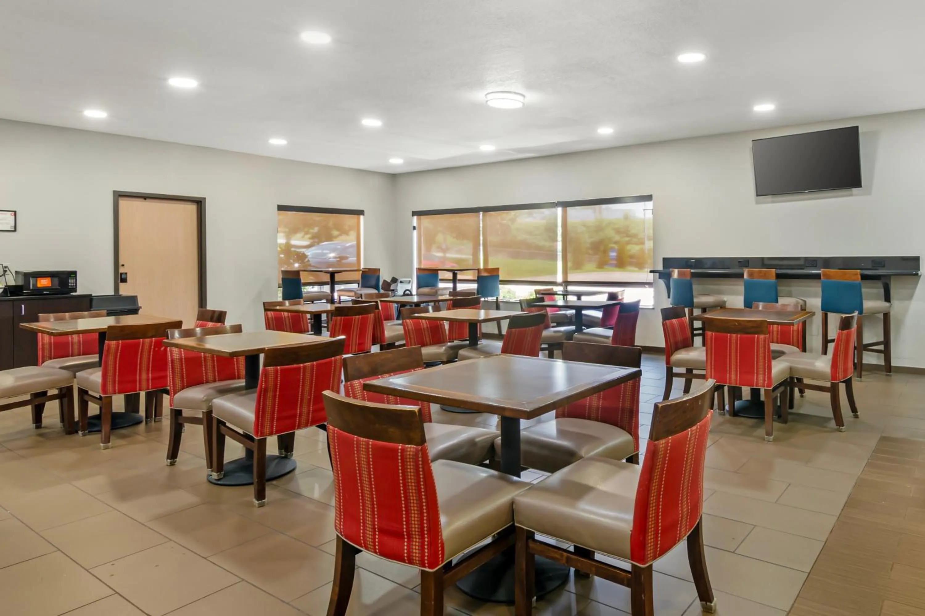 Comfort Inn & Suites Kansas City - Northeast