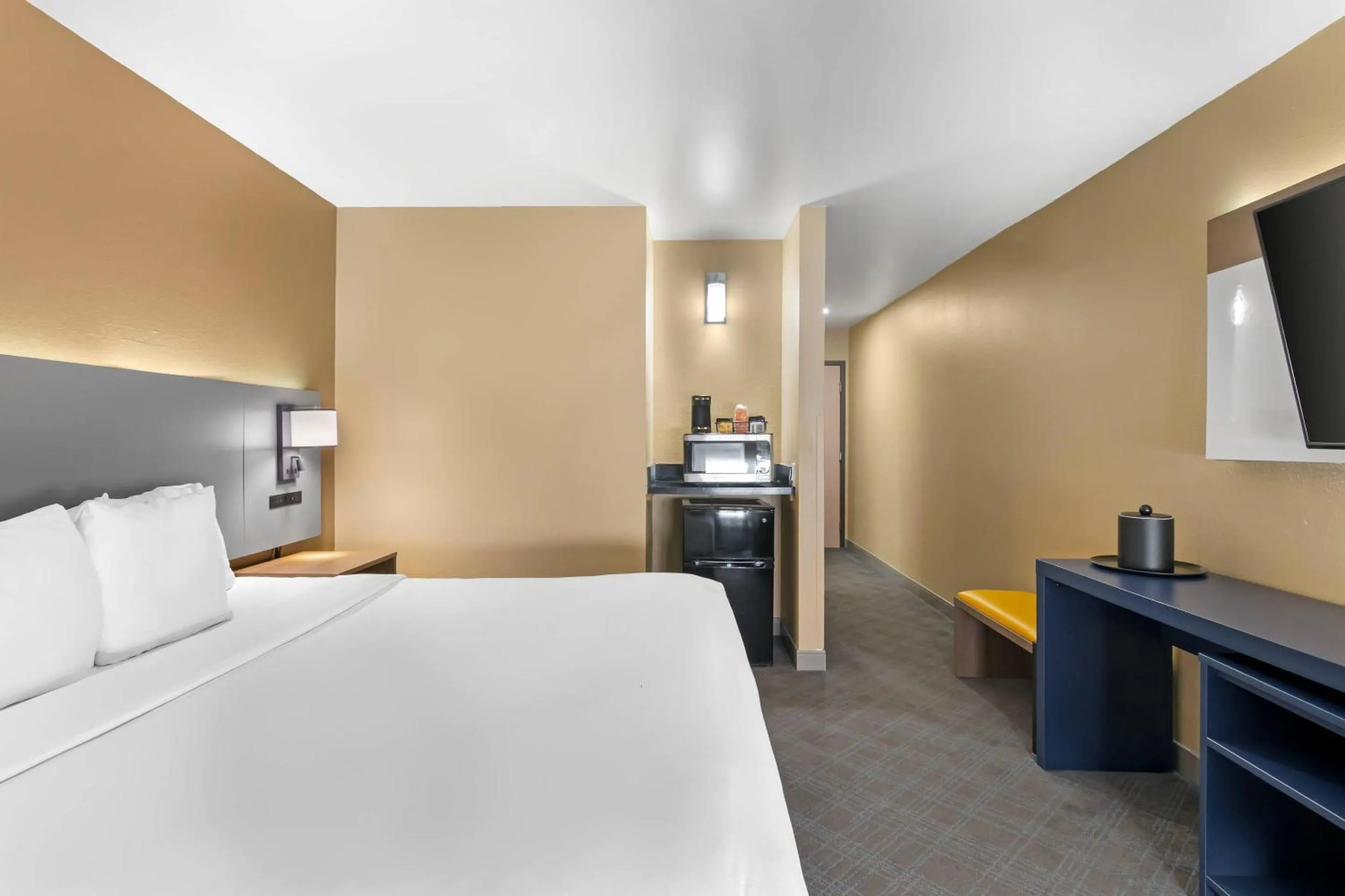 Bedroom, Bed in Comfort Inn & Suites Kansas City - Northeast