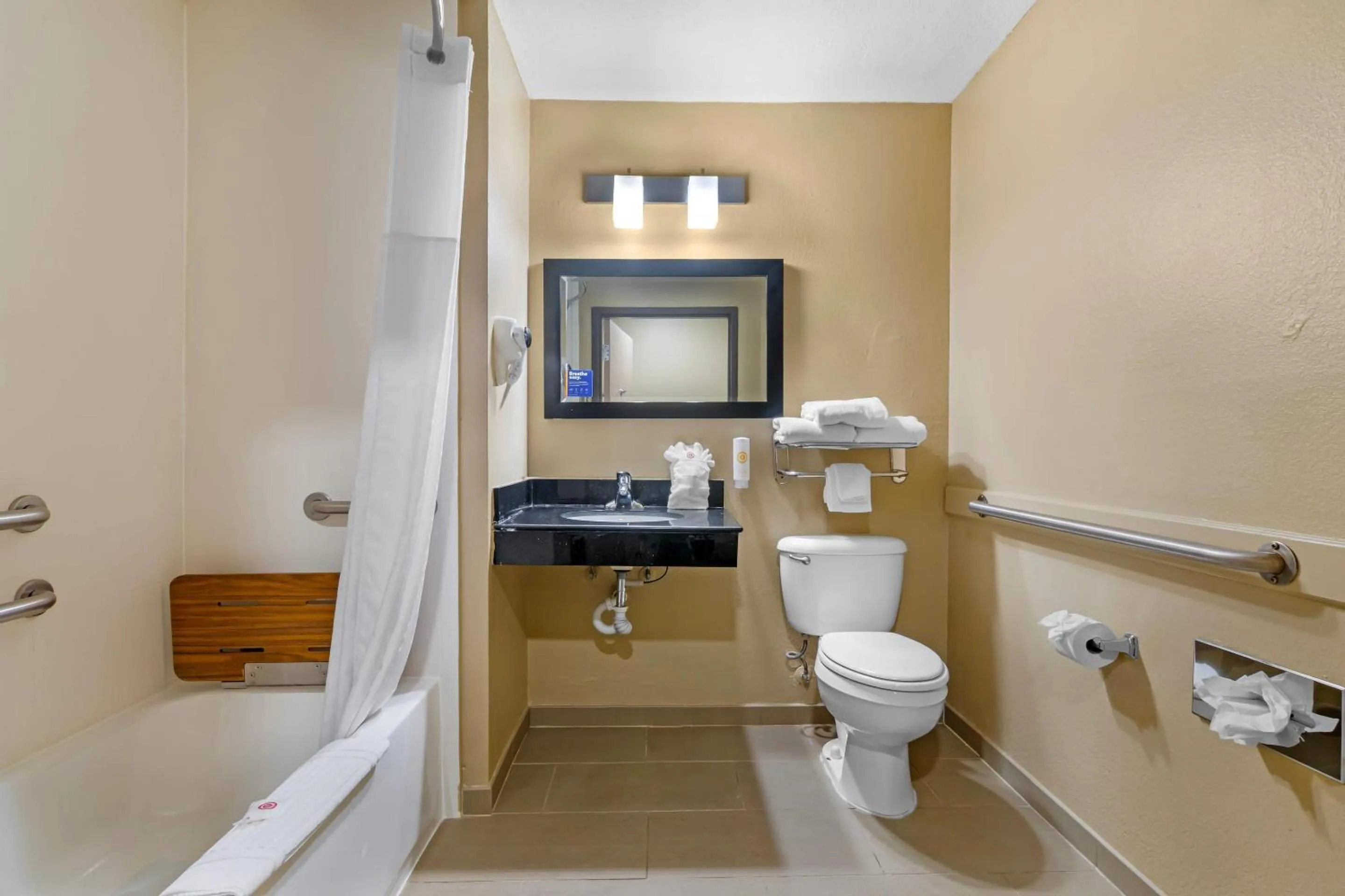 Bedroom in Comfort Inn & Suites Kansas City - Northeast