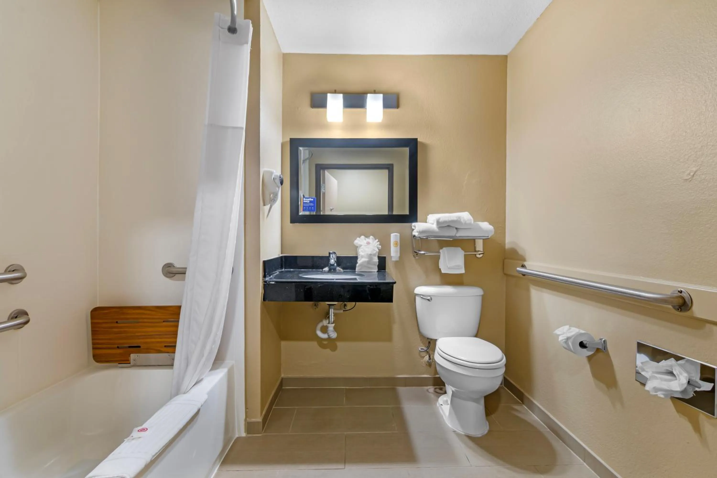 Comfort Inn & Suites Kansas City - Northeast