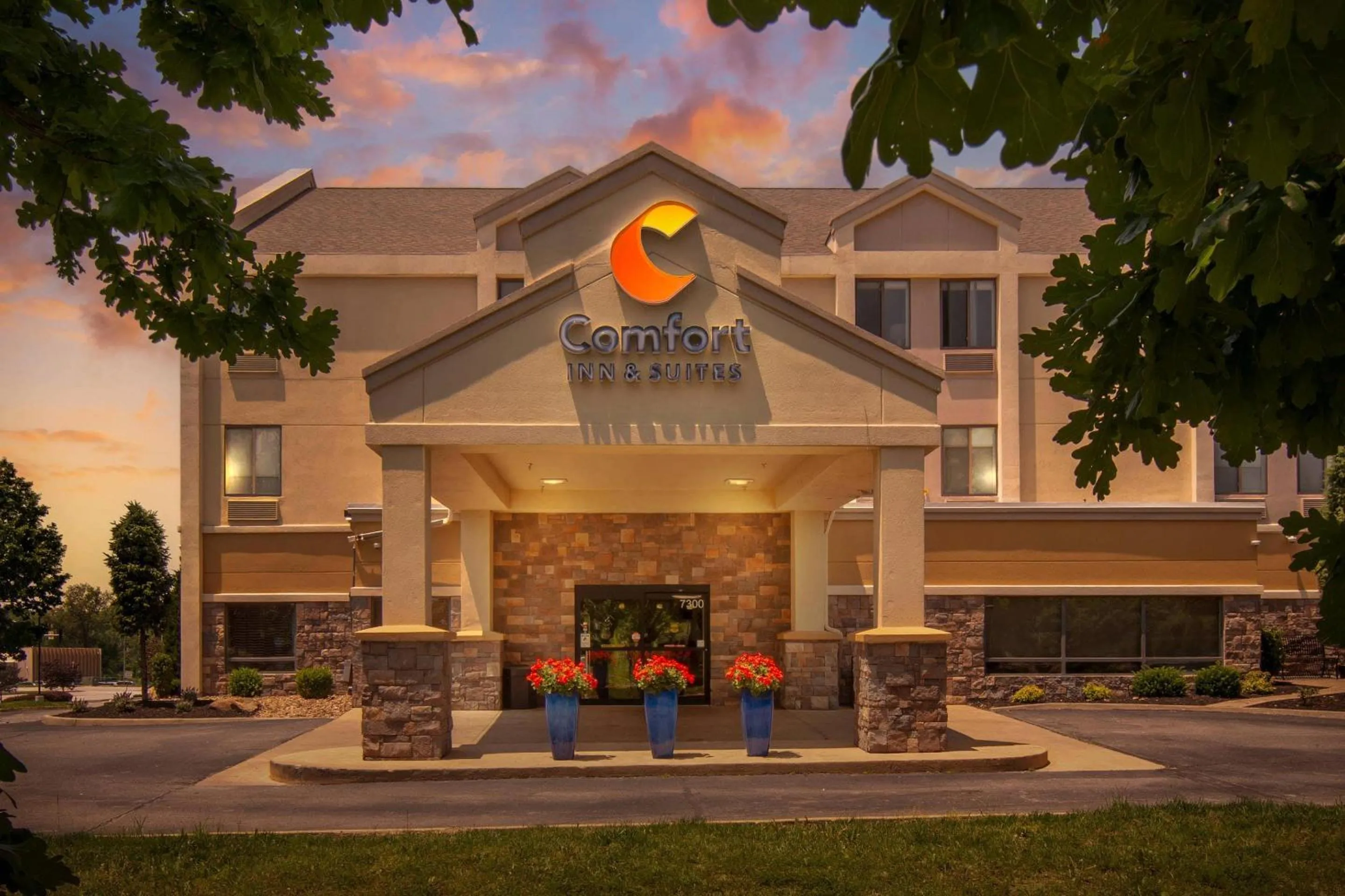 Property building in Comfort Inn & Suites Kansas City - Northeast
