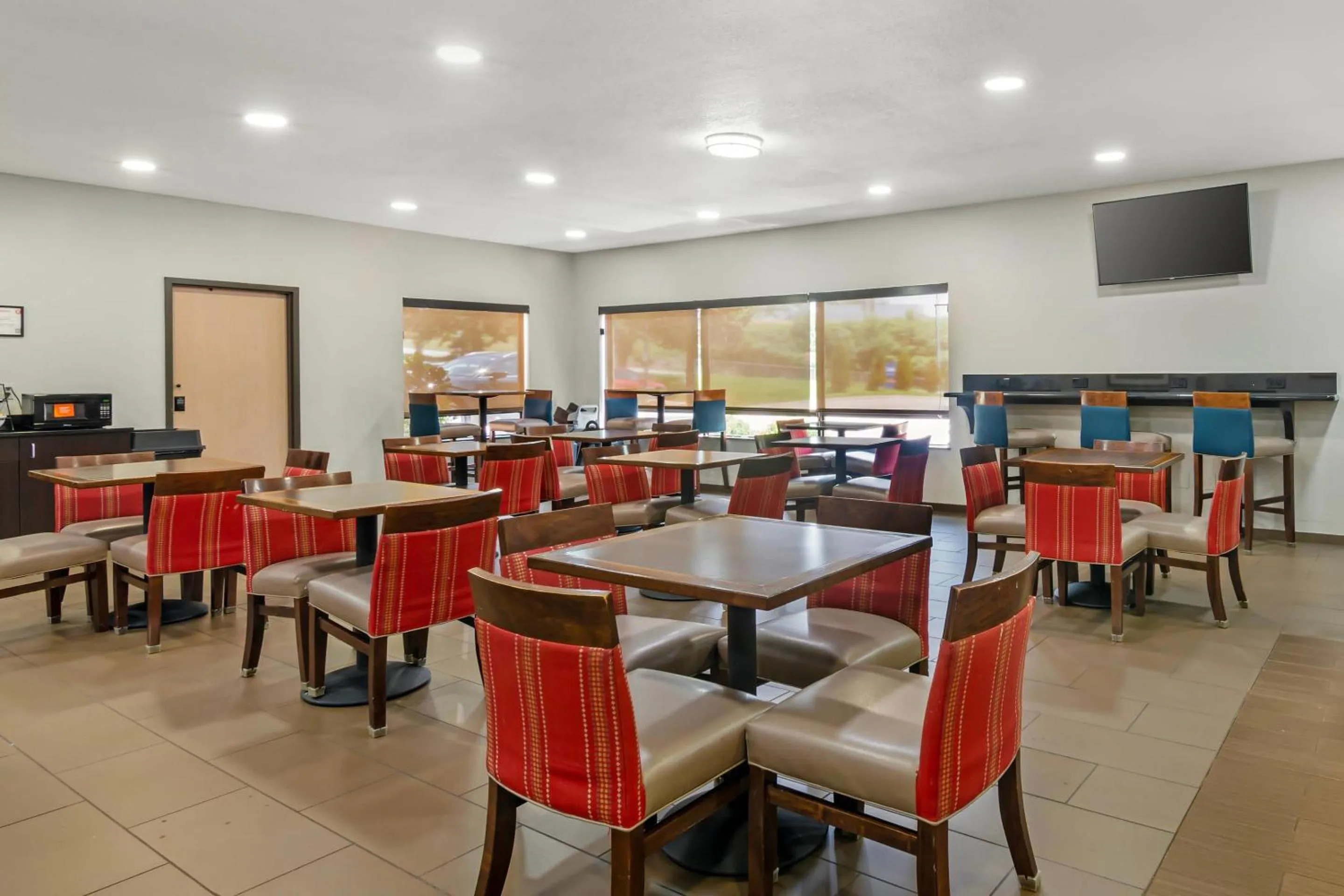 Breakfast in Comfort Inn & Suites Kansas City - Northeast