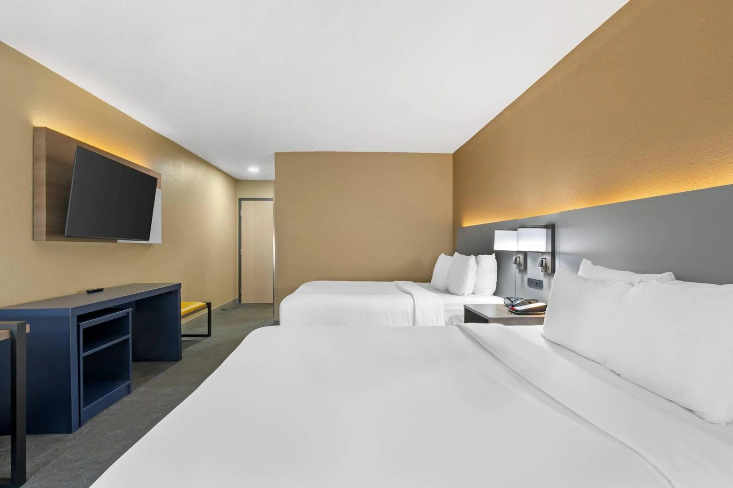 Bedroom, Bed in Comfort Inn & Suites Kansas City - Northeast