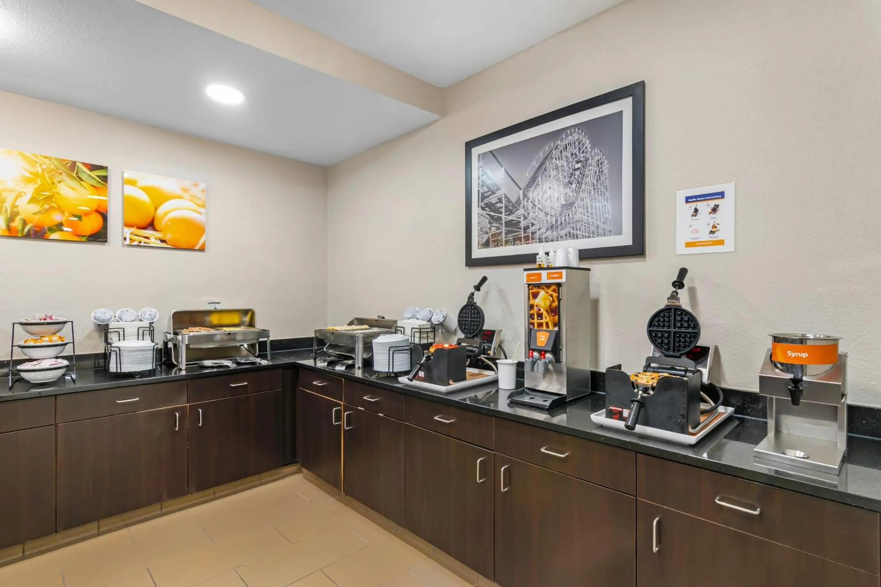 Breakfast in Comfort Inn & Suites Kansas City - Northeast