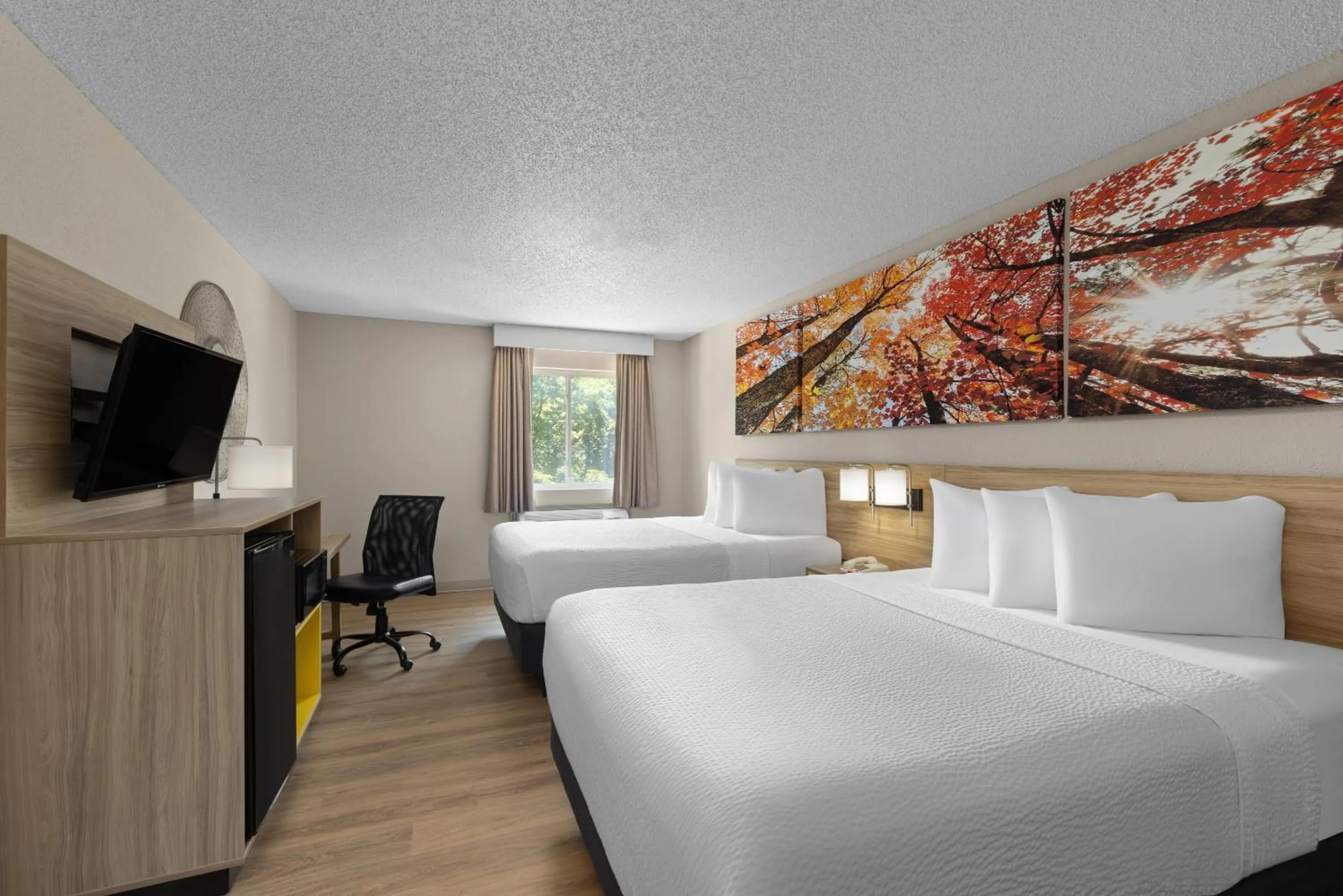 Bed in Days Inn by Wyndham Carthage