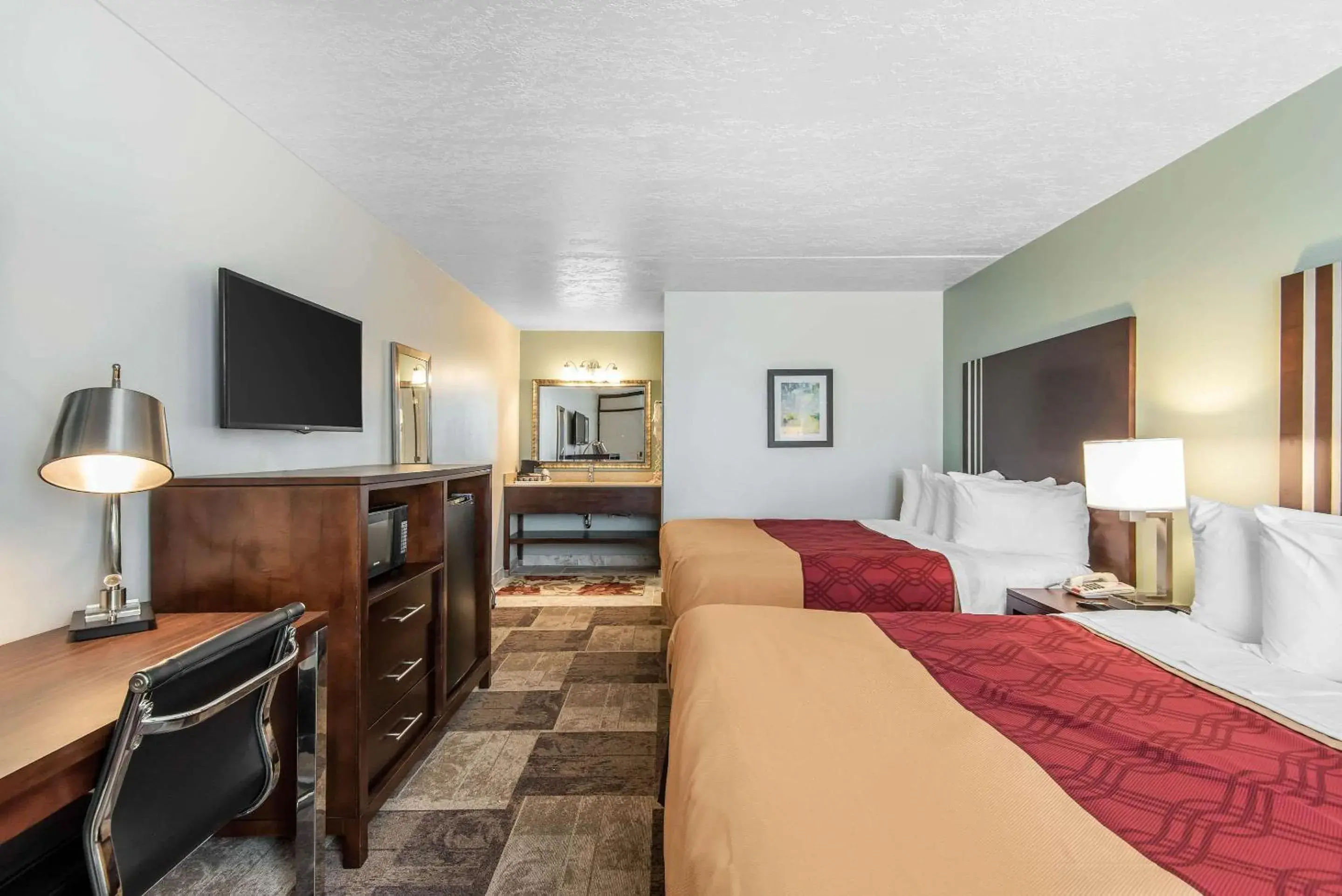Double Room with Two Double Beds - Non-Smoking in Econo Lodge Oak Grove-Blue Springs Double Room with Two Double Beds - Non-Smoking in Econo Lodge Oak Grove-Blue Springs