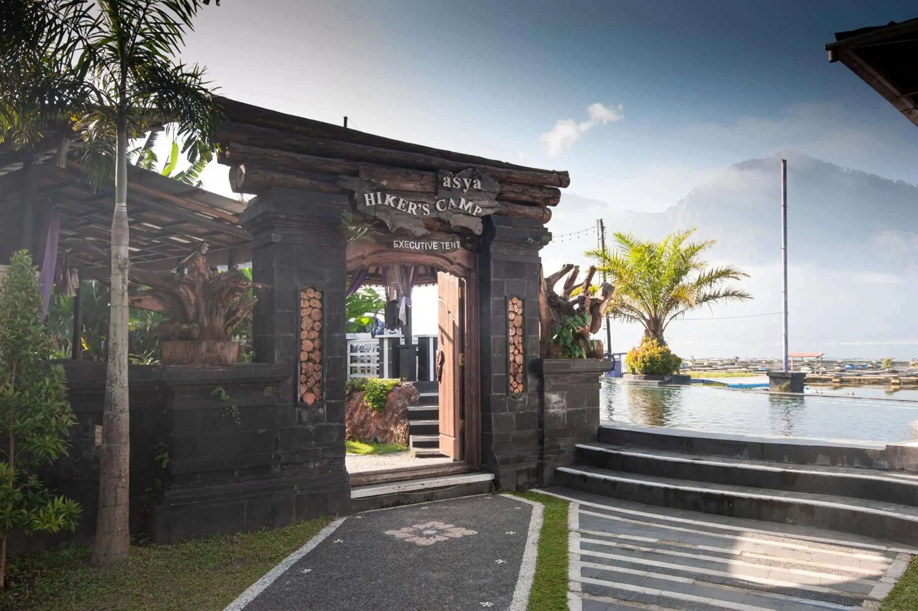 Lake view in Hiker's Camp at Toya Devasya Lake view in Hiker's Camp at Toya Devasya