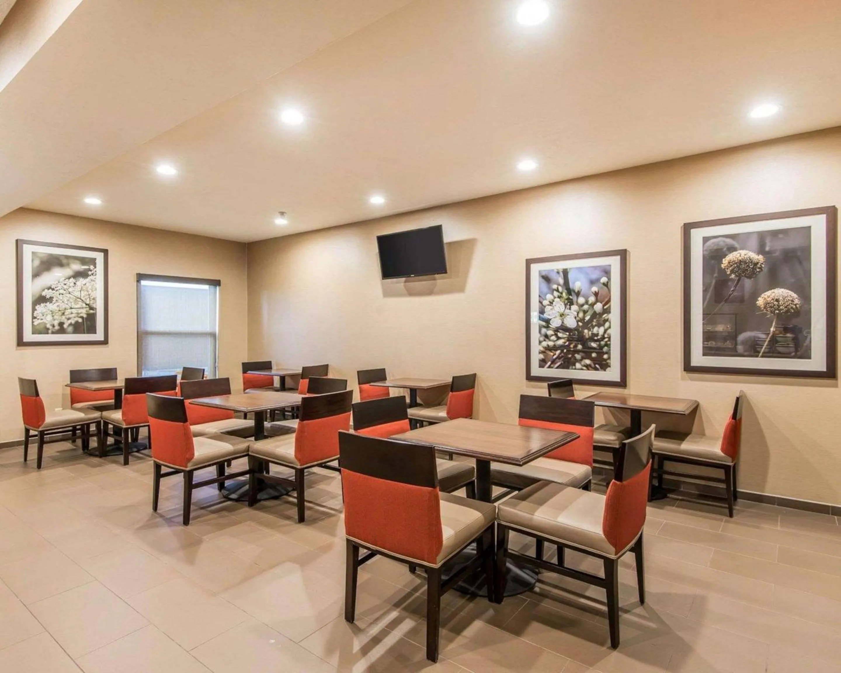 Restaurant/places to eat in Quality Inn Cameron