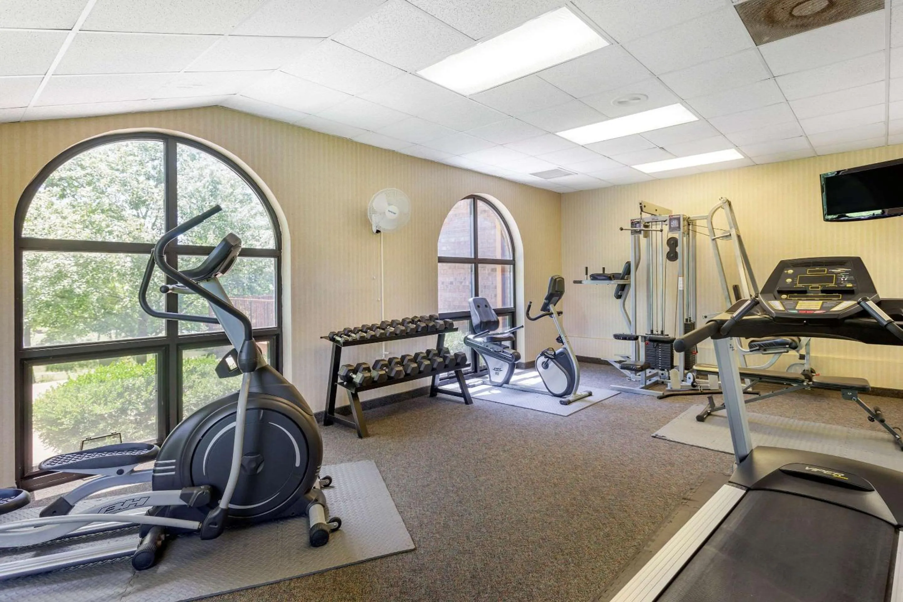 Fitness centre/facilities in Comfort Inn at Thousand Hills