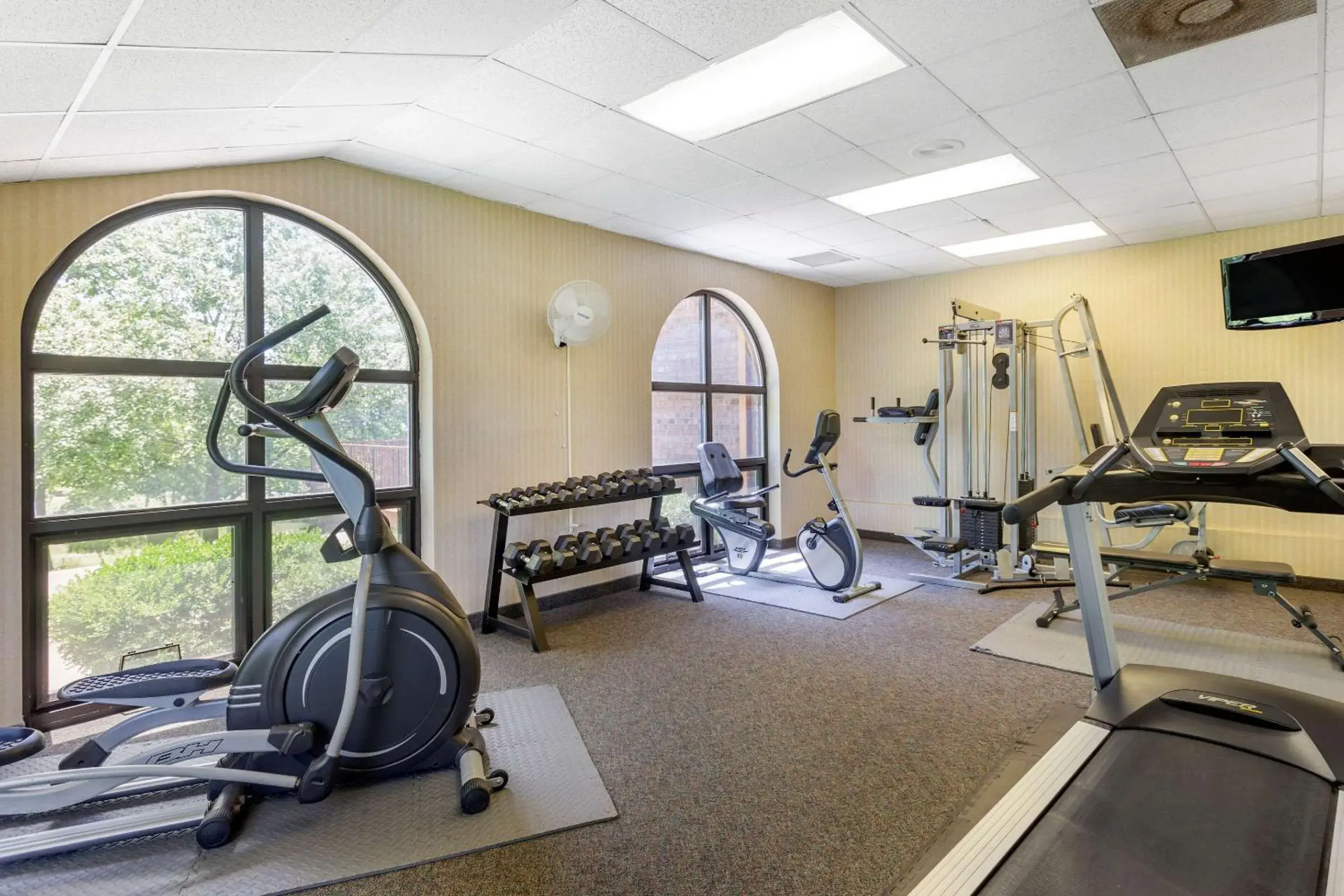 Fitness centre/facilities in Comfort Inn at Thousand Hills Fitness centre/facilities in Comfort Inn at Thousand Hills