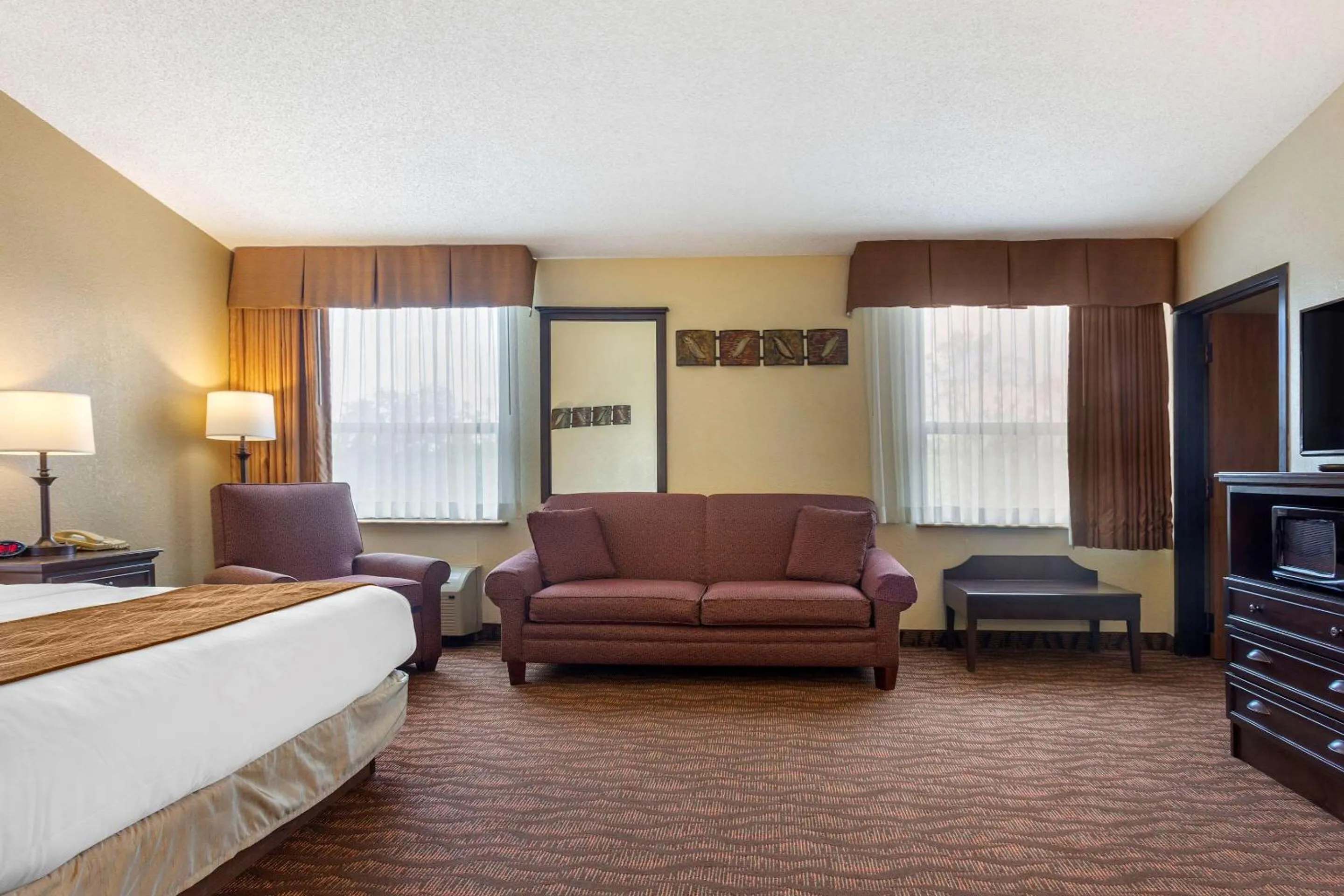 Bedroom, Bed in Comfort Inn at Thousand Hills