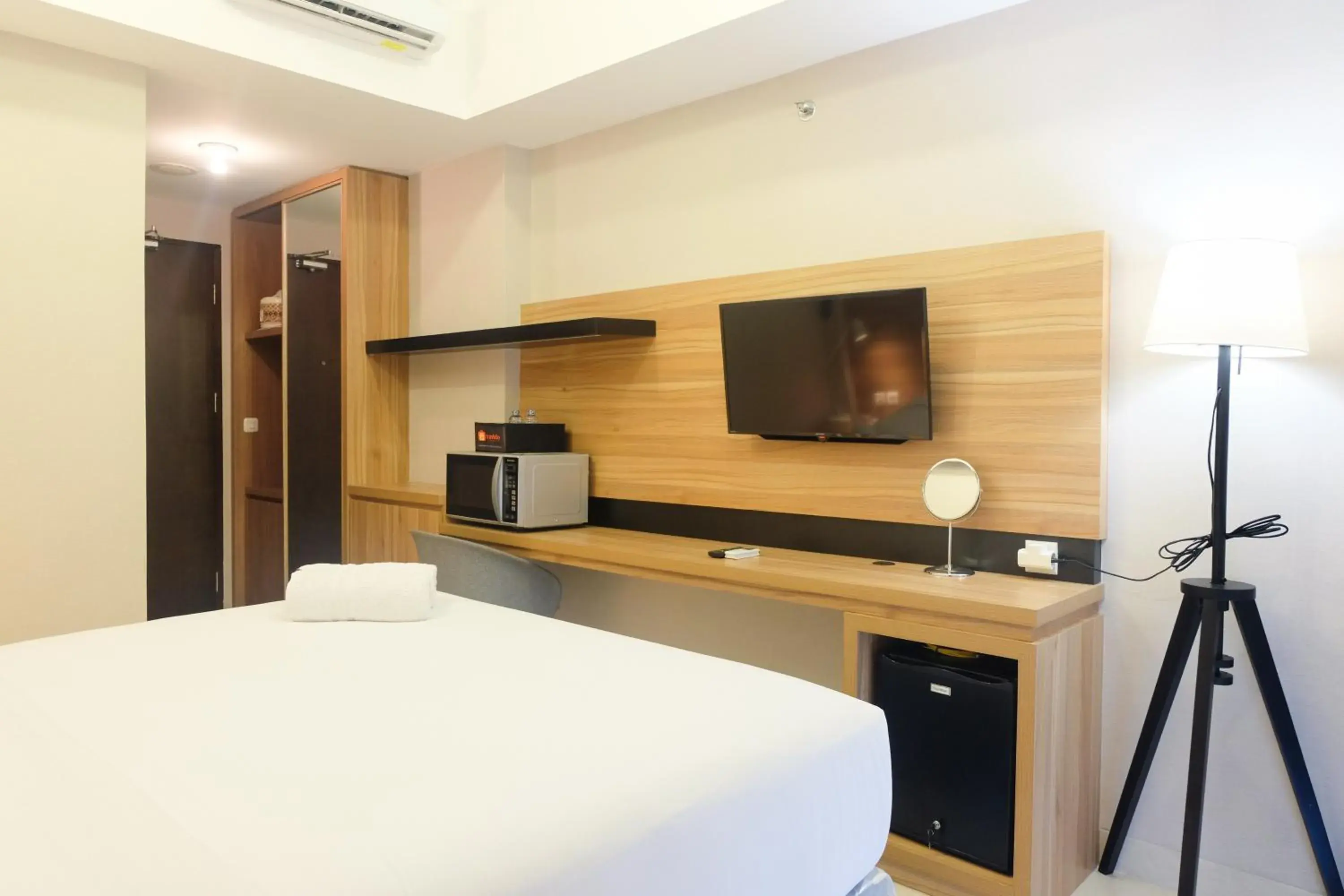 Bed in Modern Apartment Studio No Kitchen Mustika Golf Residence By Travelio Bed in Modern Apartment Studio No Kitchen Mustika Golf Residence By Travelio