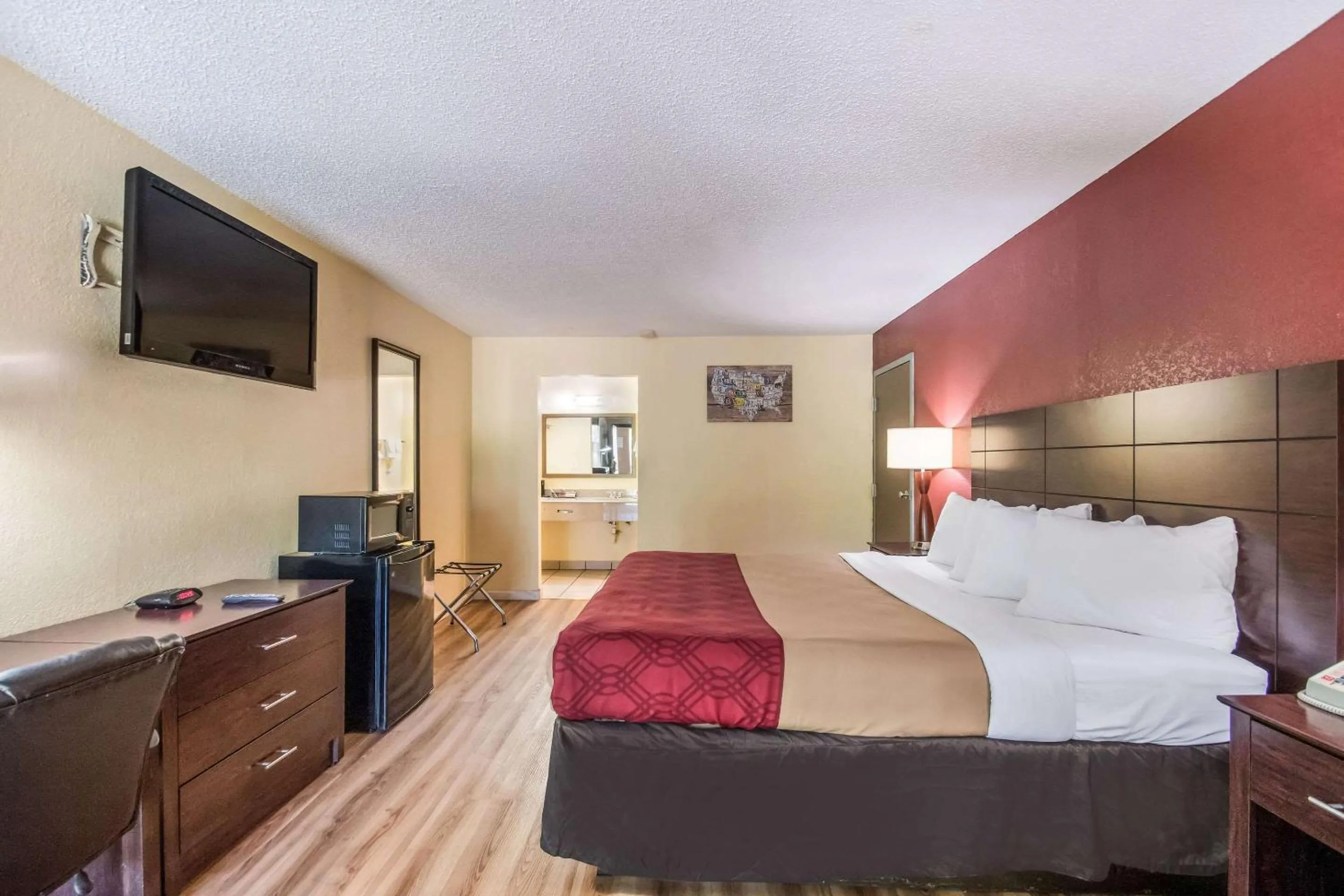 Photo of the whole room, Bed in Econo Lodge Kearney - Liberty