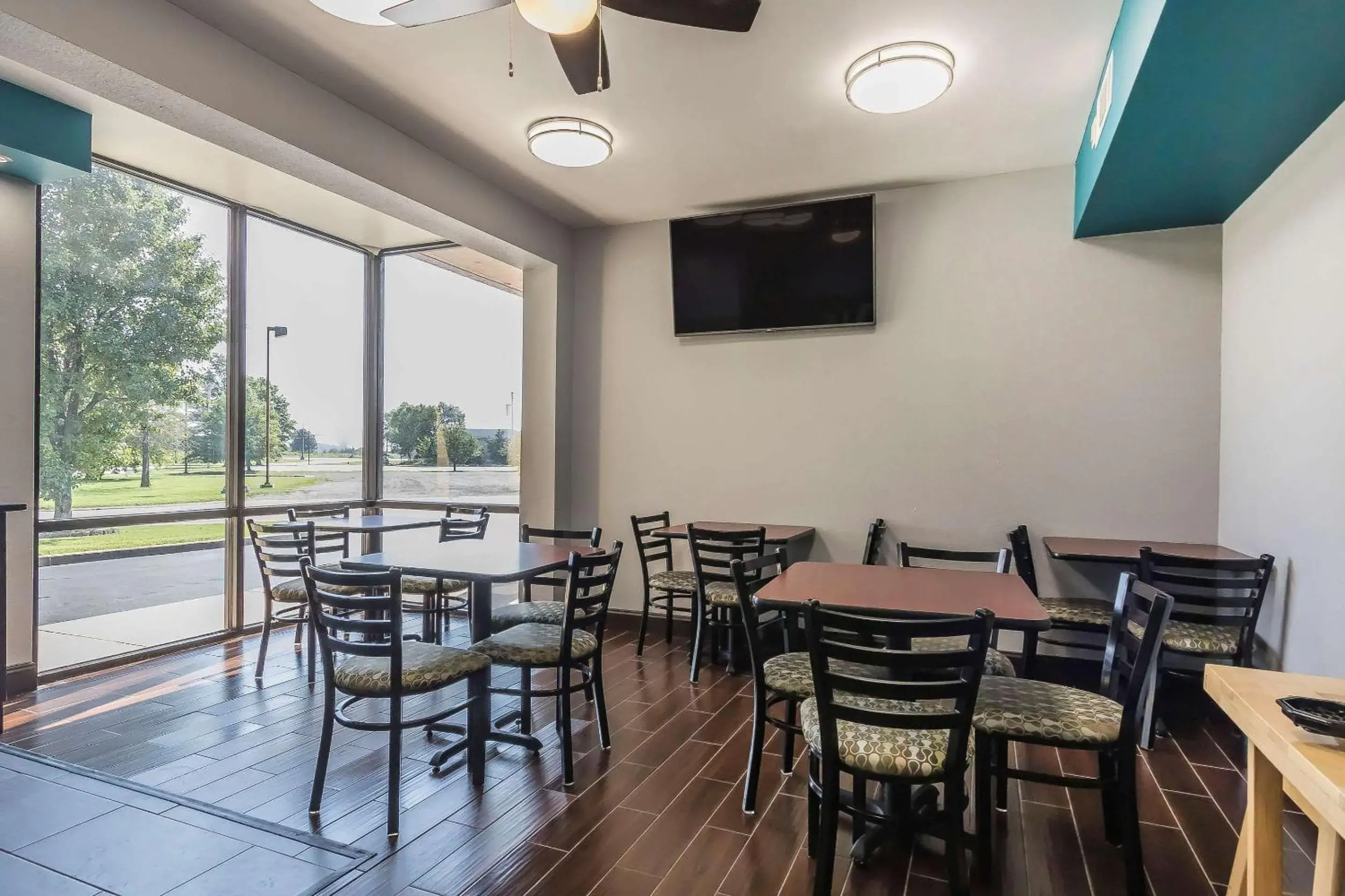 Restaurant/places to eat in Quality Inn Charleston - Sikeston Restaurant/places to eat in Quality Inn Charleston - Sikeston