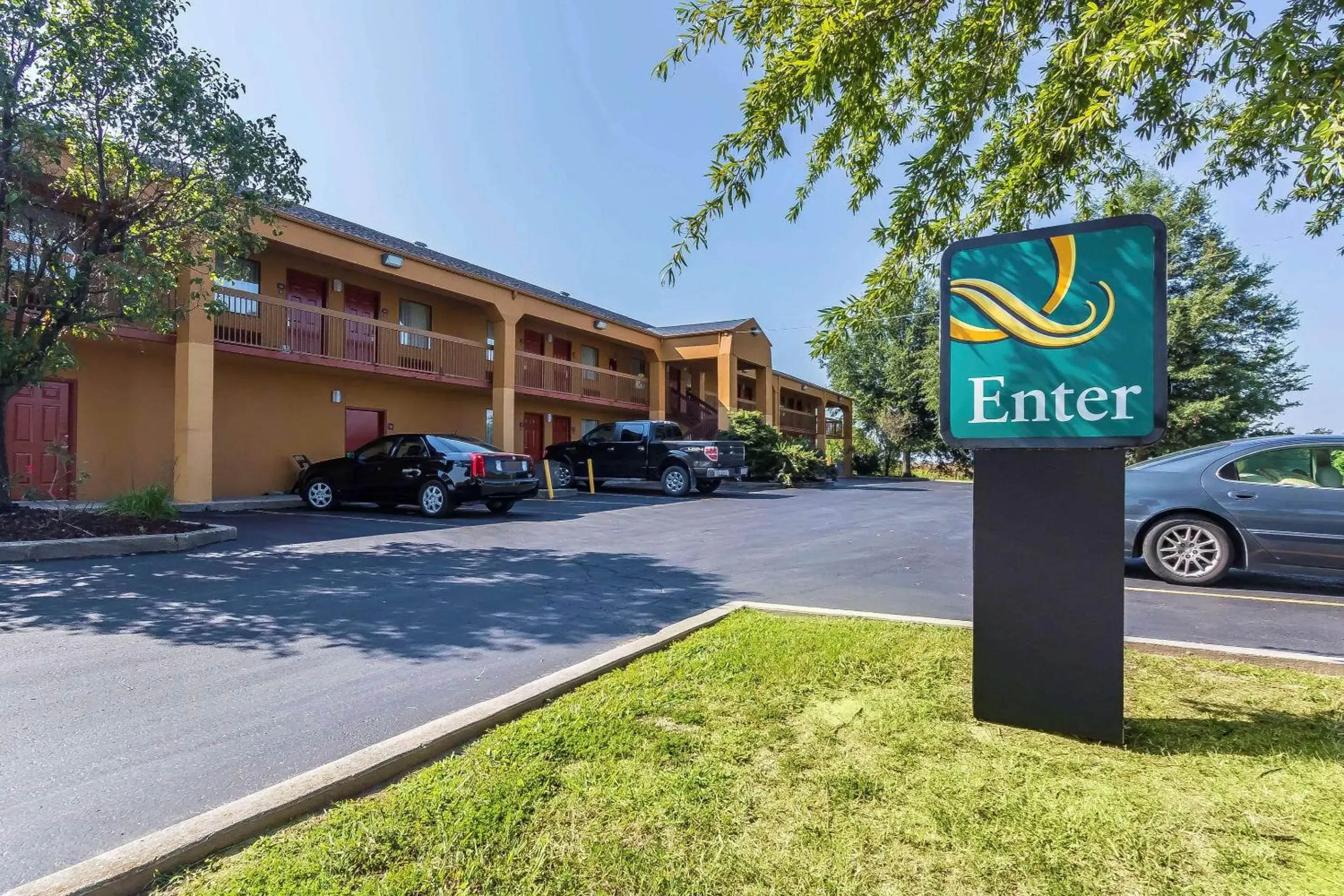Property building in Quality Inn Charleston - Sikeston Property building in Quality Inn Charleston - Sikeston