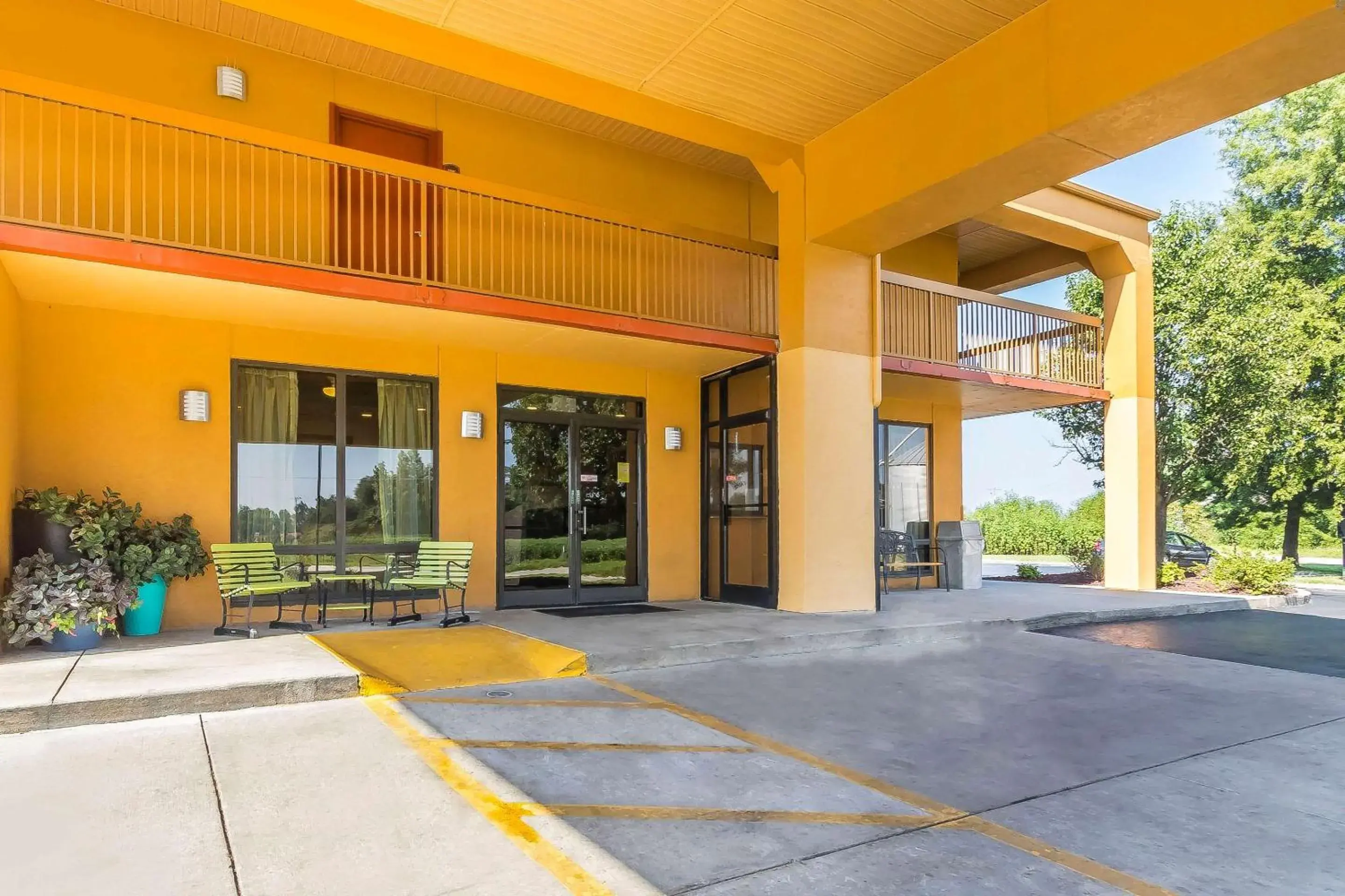 Property building in Quality Inn Charleston - Sikeston Property building in Quality Inn Charleston - Sikeston