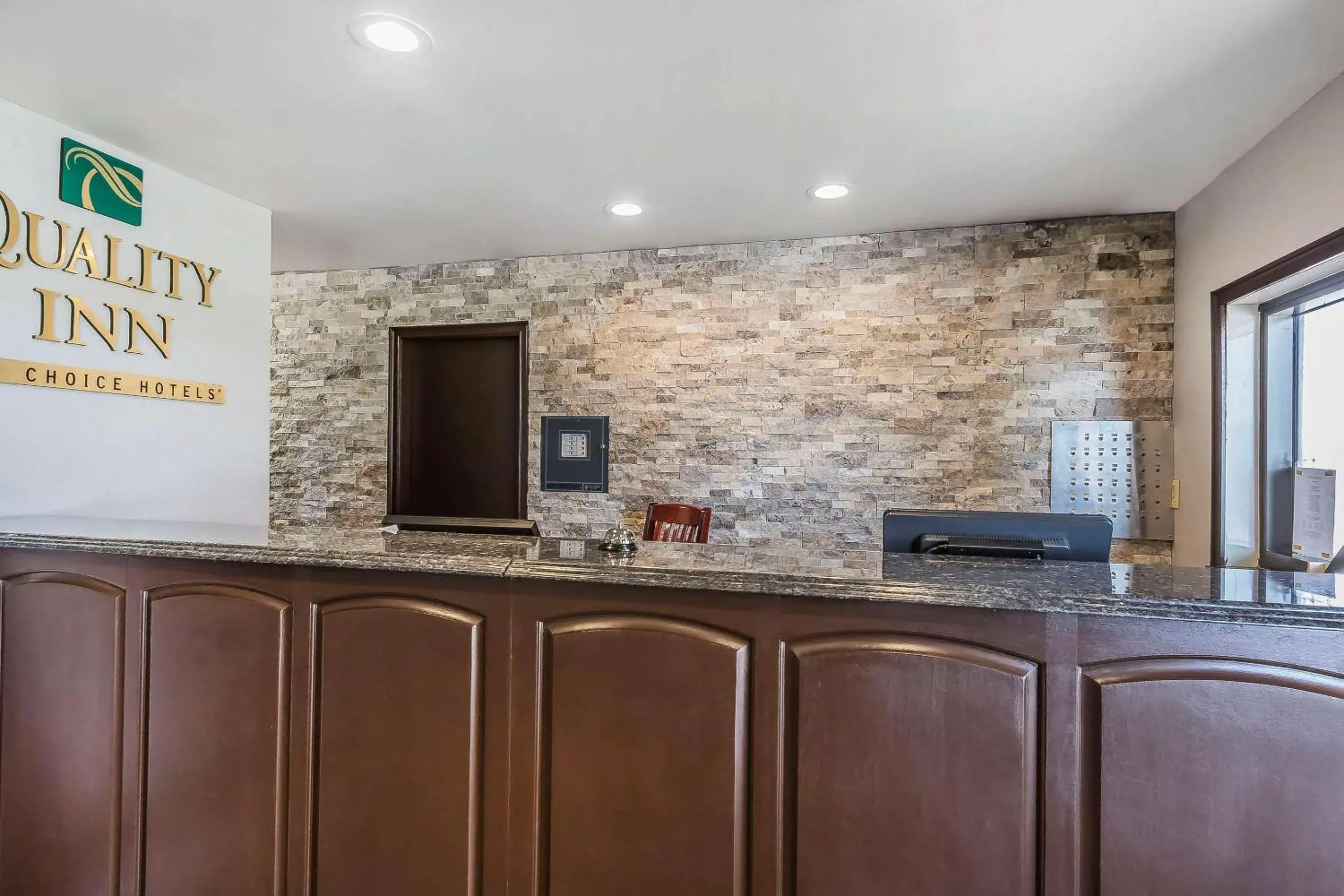 Lobby or reception in Quality Inn Charleston - Sikeston Lobby or reception in Quality Inn Charleston - Sikeston