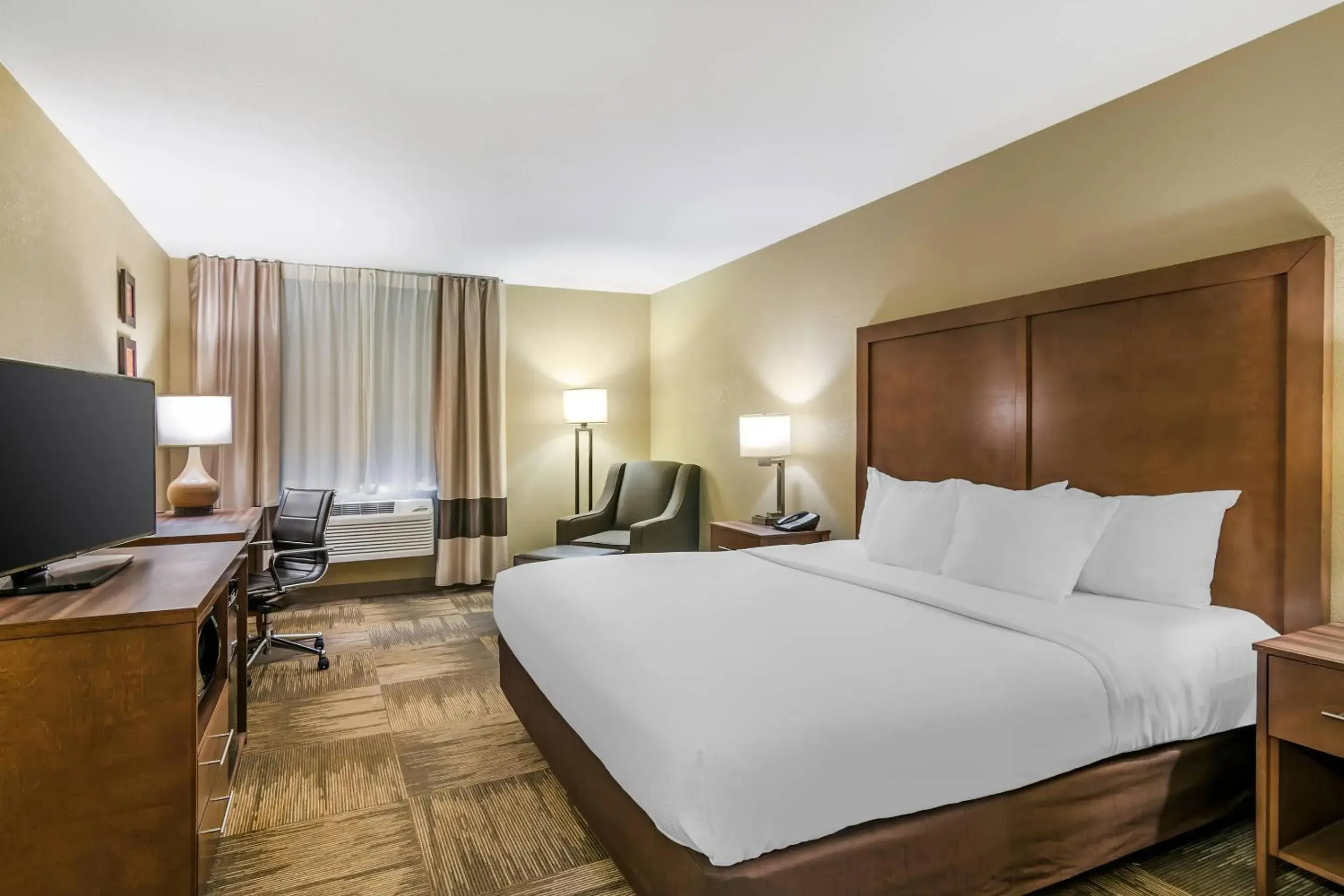 Bedroom, Bed in Comfort Inn Sedalia Station Bedroom, Bed in Comfort Inn Sedalia Station