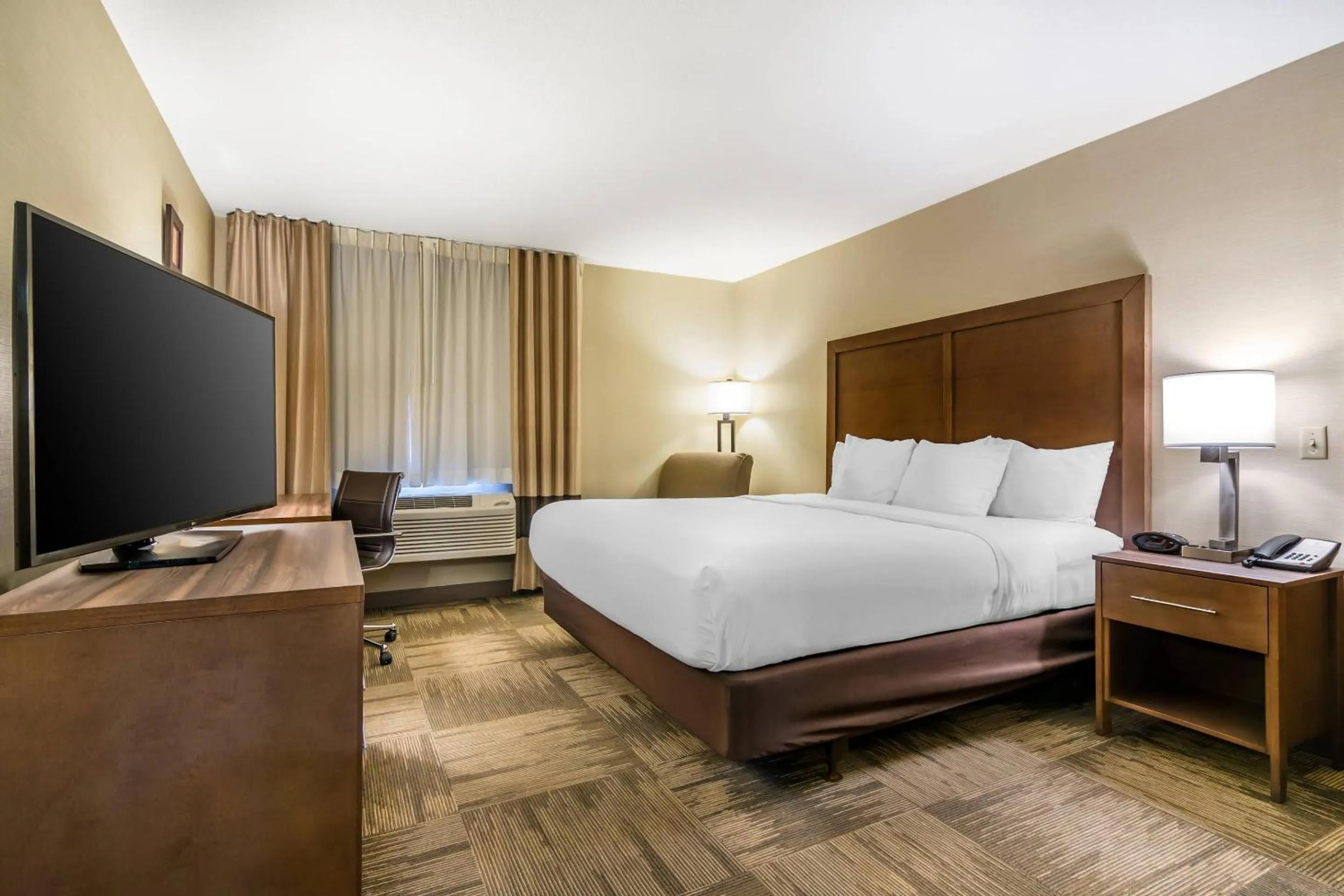 Bedroom, Bed in Comfort Inn Sedalia Station