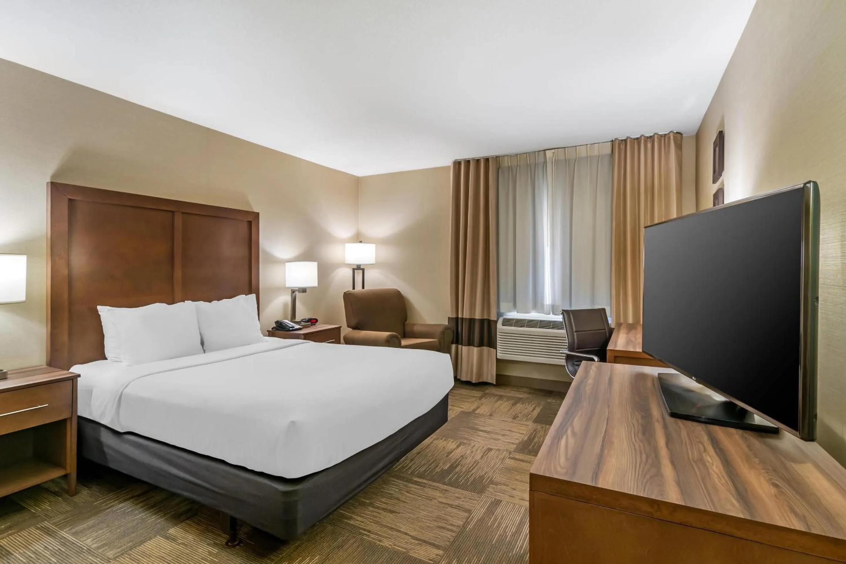 Bedroom, Bed in Comfort Inn Sedalia Station