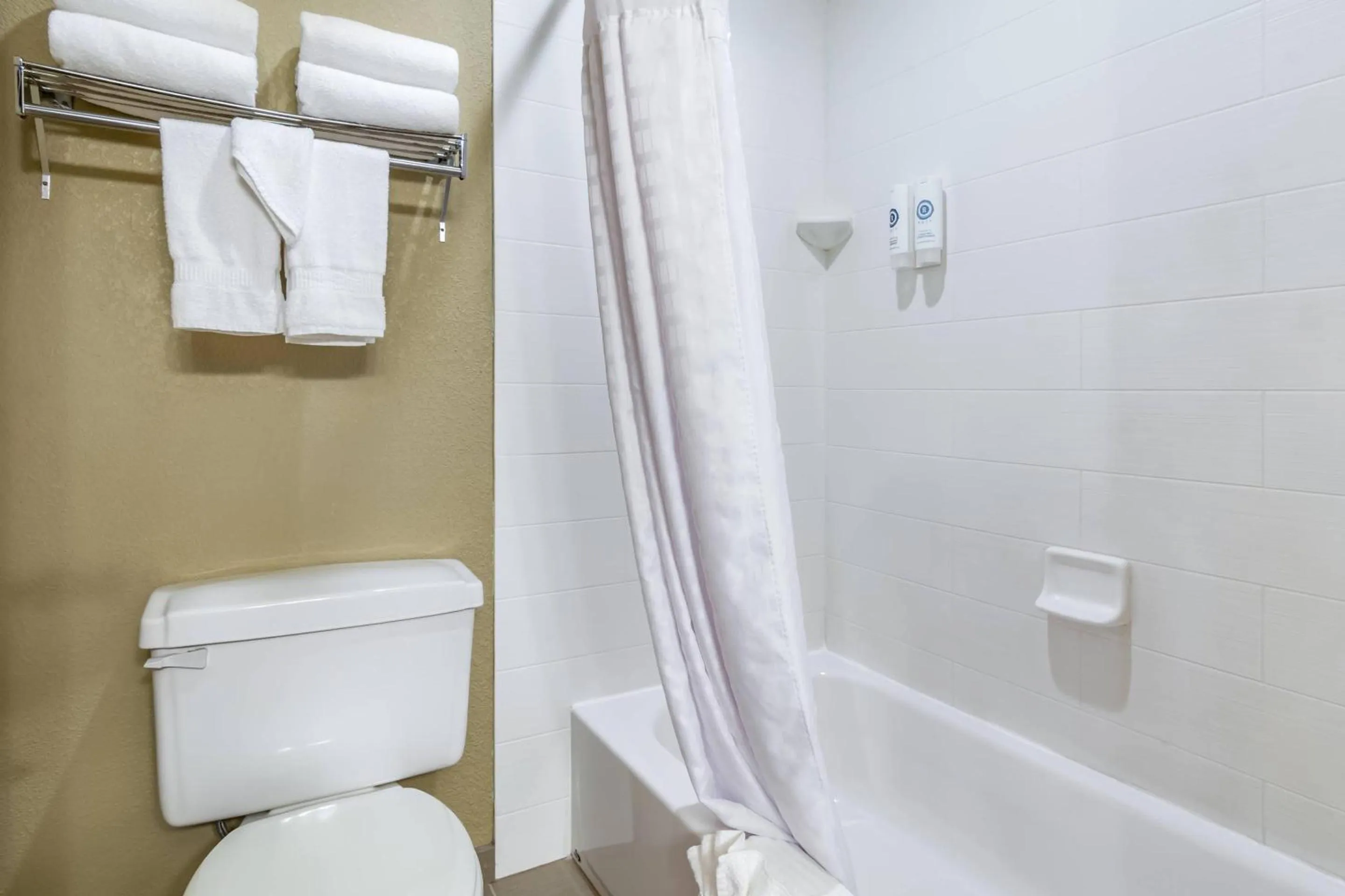 Bedroom in Comfort Inn Sedalia Station