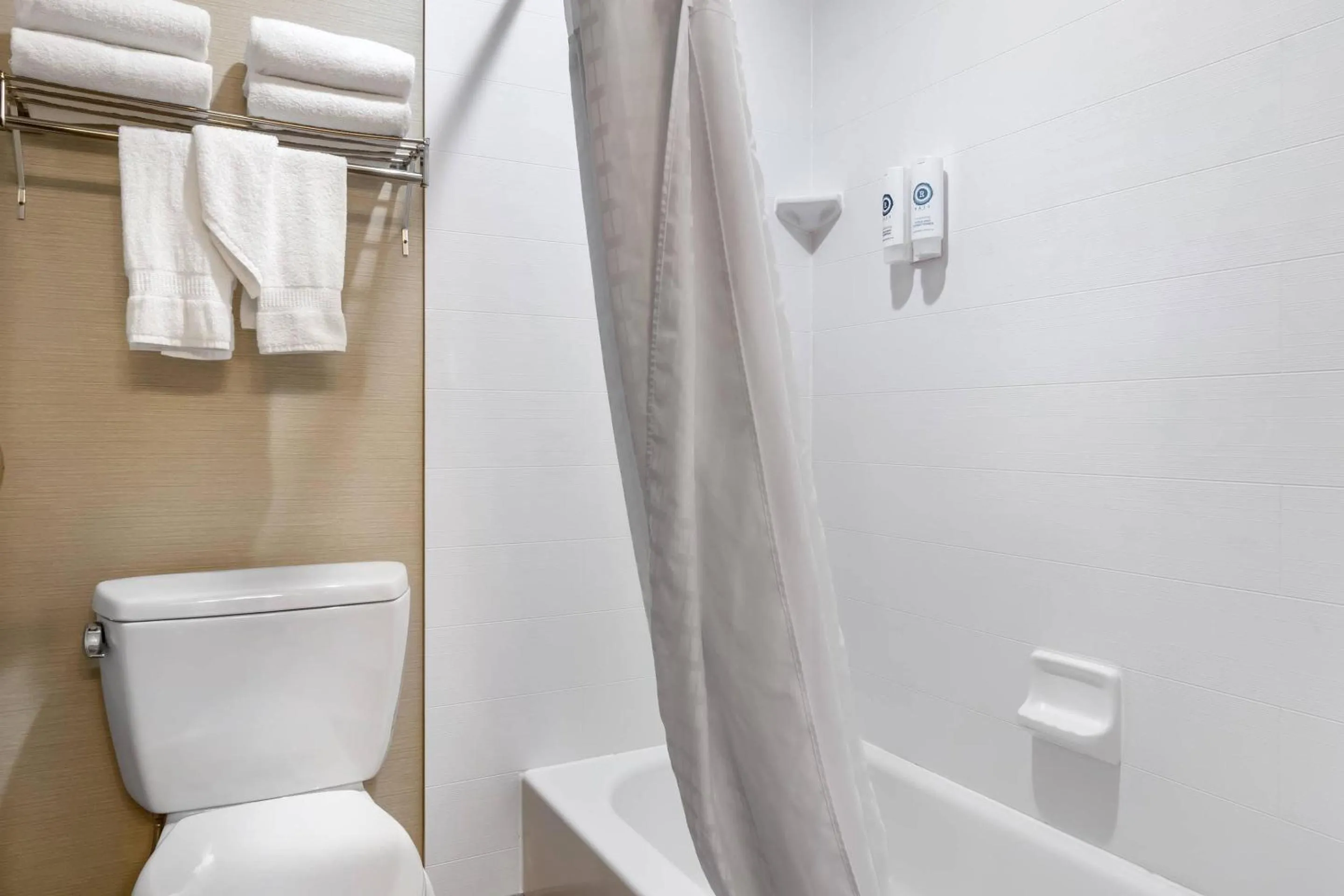 Bedroom in Comfort Inn Sedalia Station