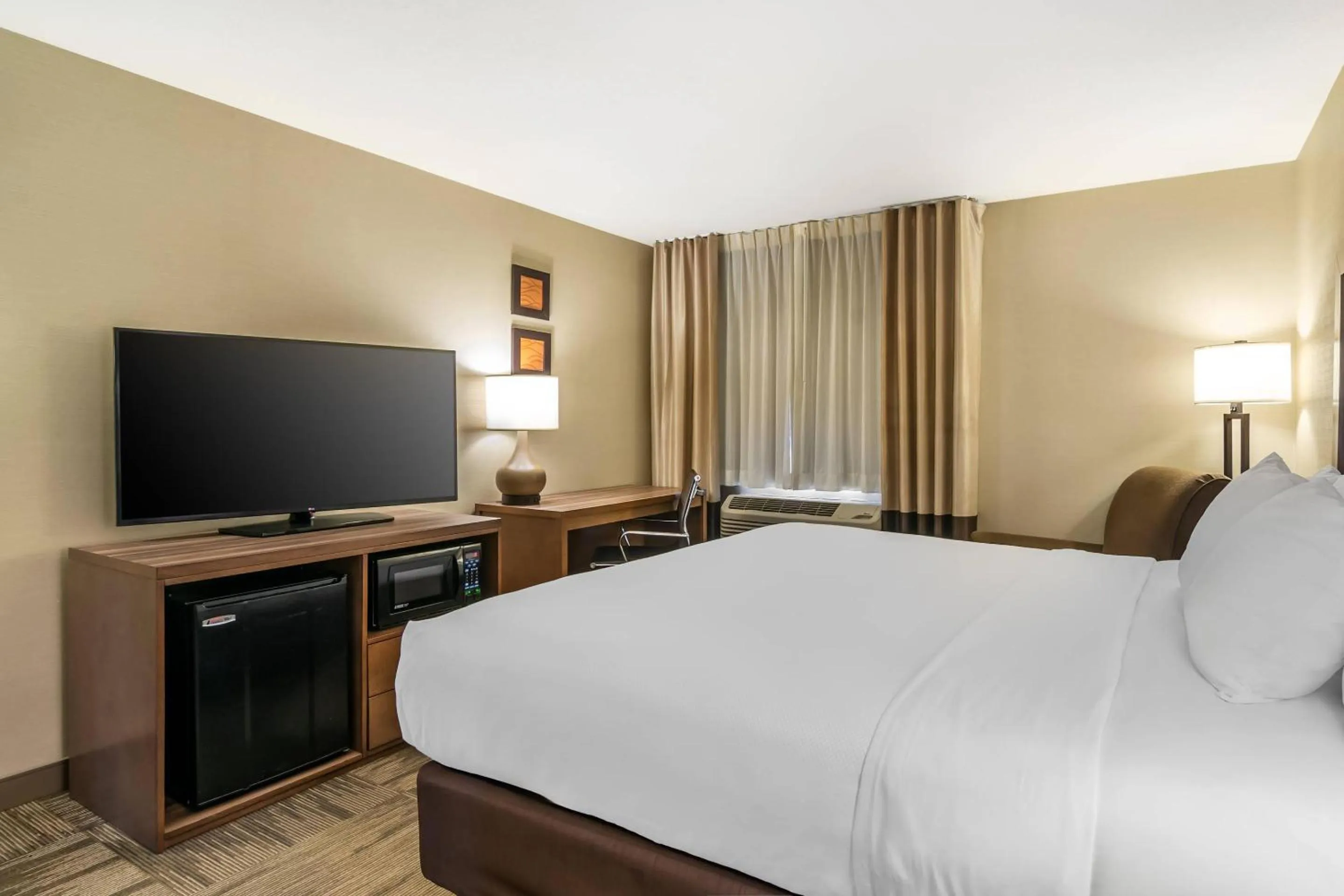 Bedroom, Bed in Comfort Inn Sedalia Station