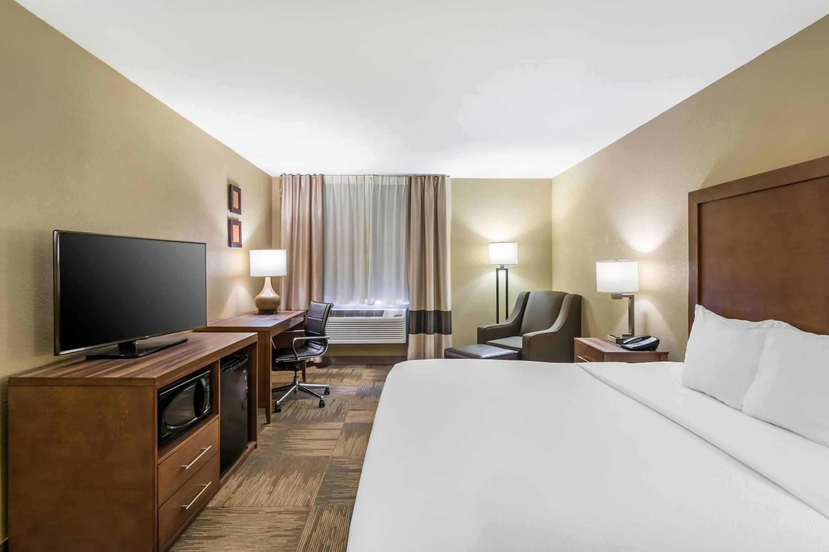 Bedroom, Bed in Comfort Inn Sedalia Station