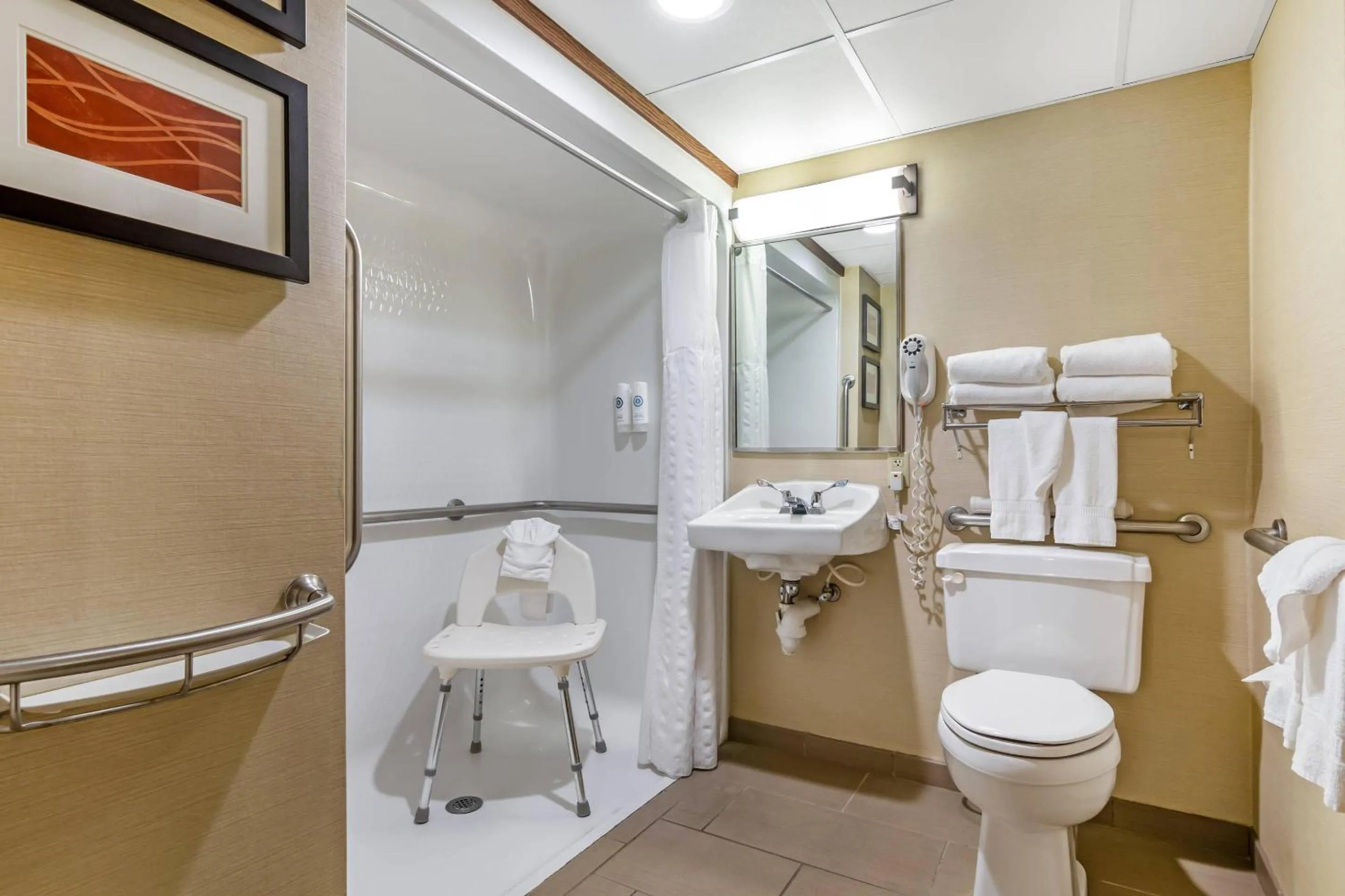 Bedroom in Comfort Inn Sedalia Station