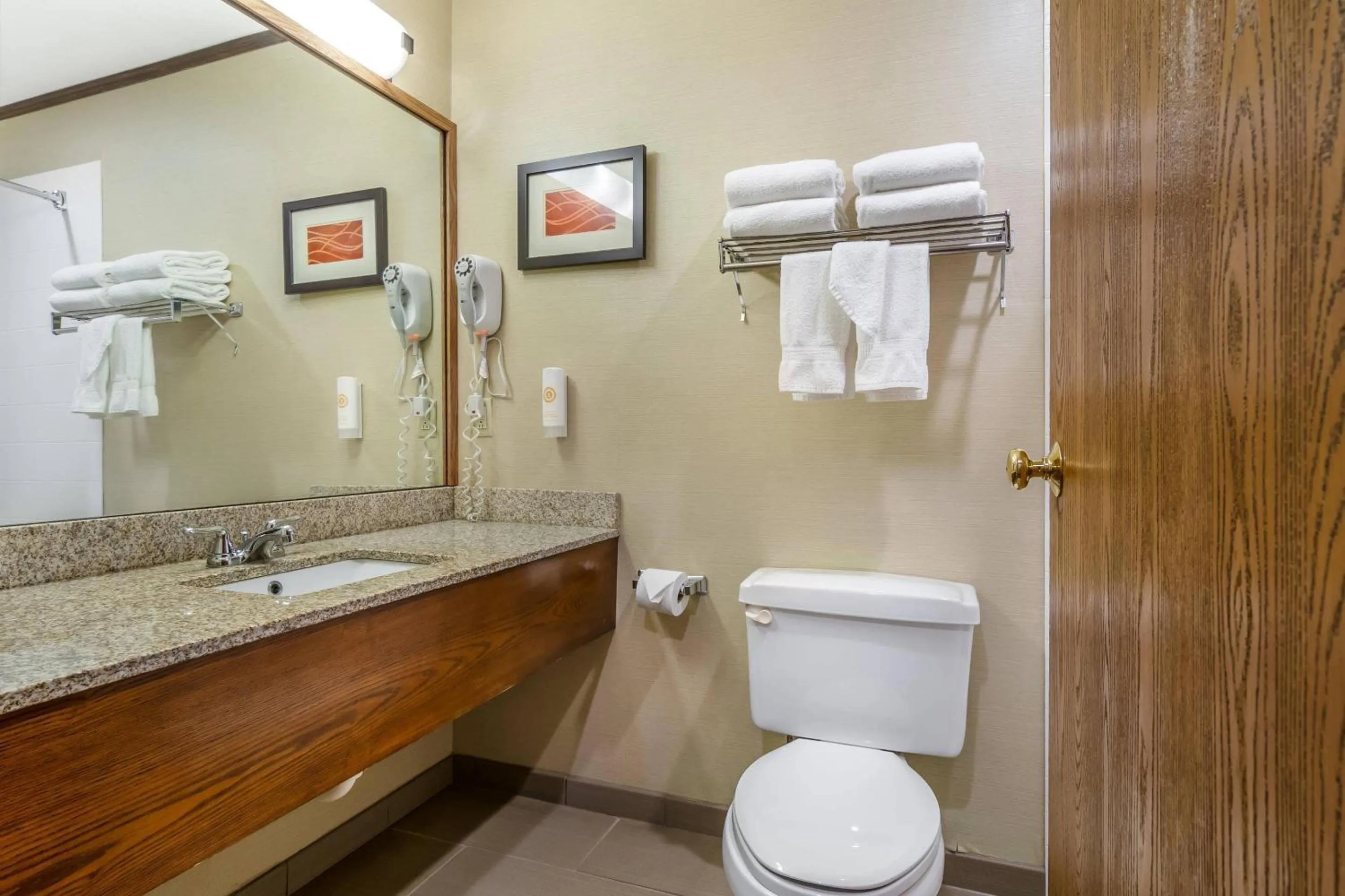 Bedroom in Comfort Inn Sedalia Station