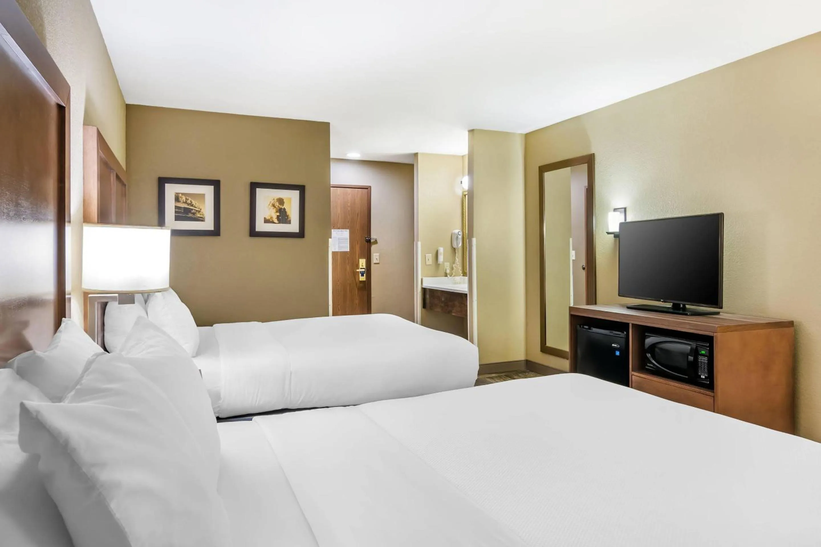 Bedroom, Bed in Comfort Inn Sedalia Station