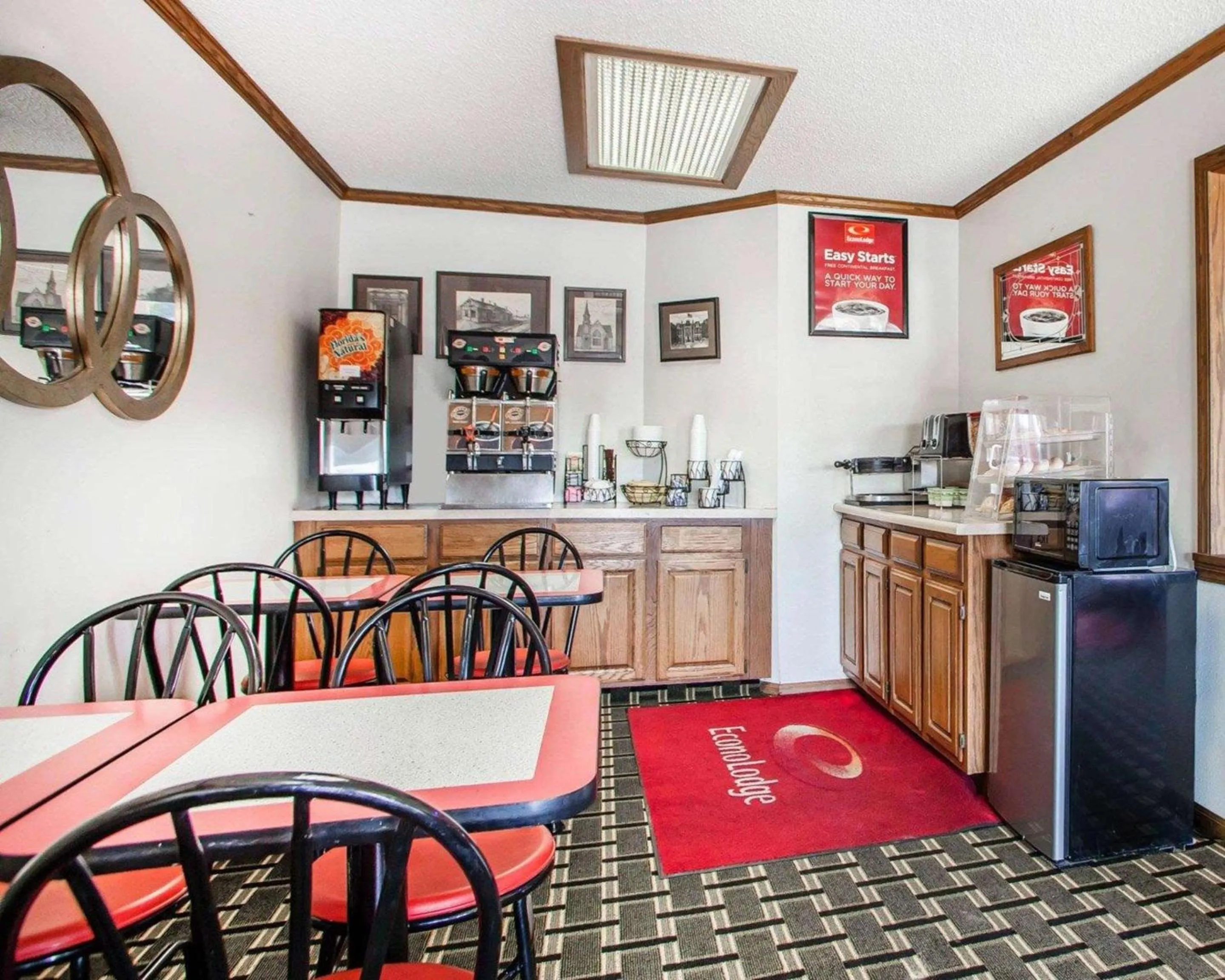 Restaurant/places to eat in Econo Lodge Cameron