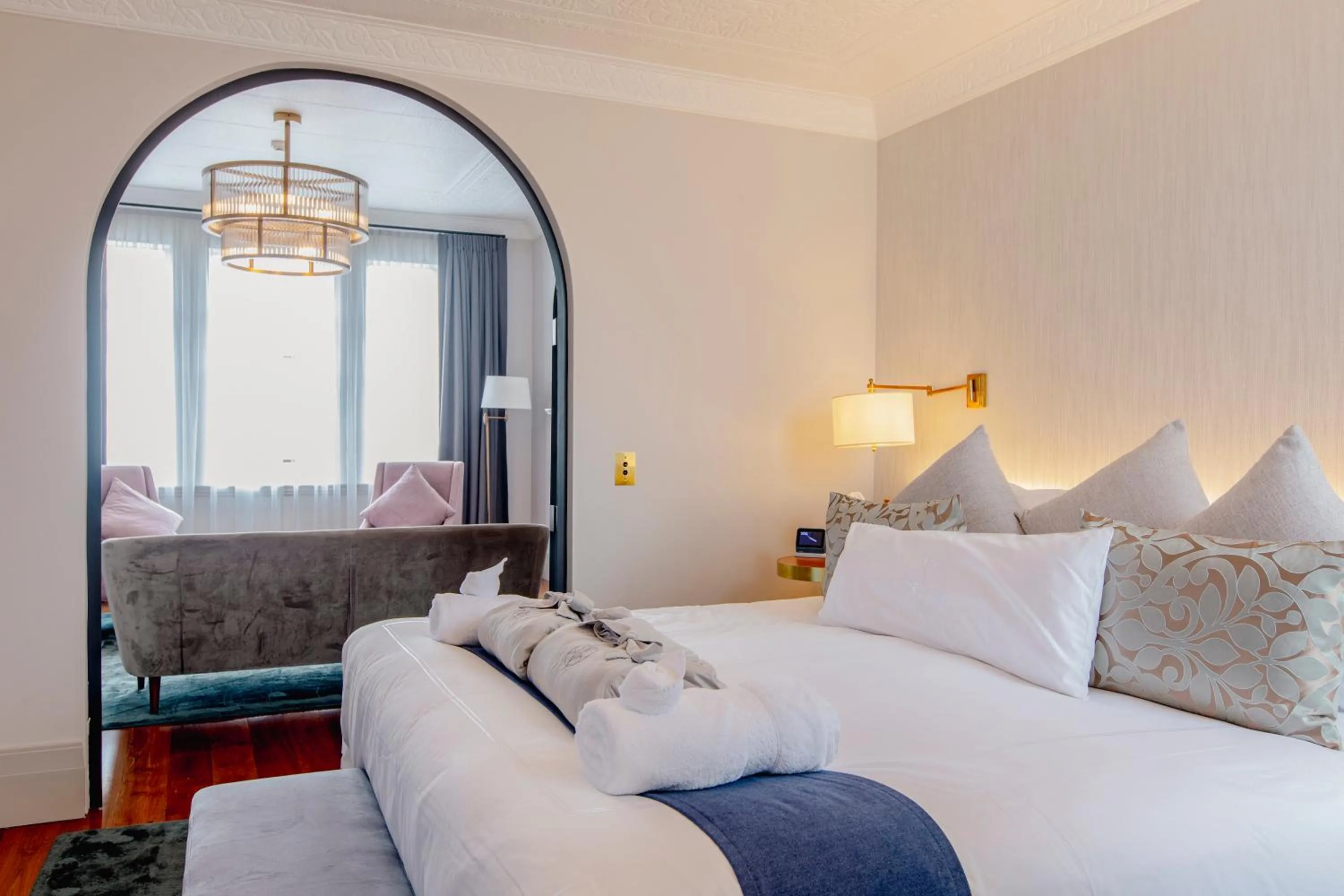 Bedroom, Bed in Tattersalls Hotel