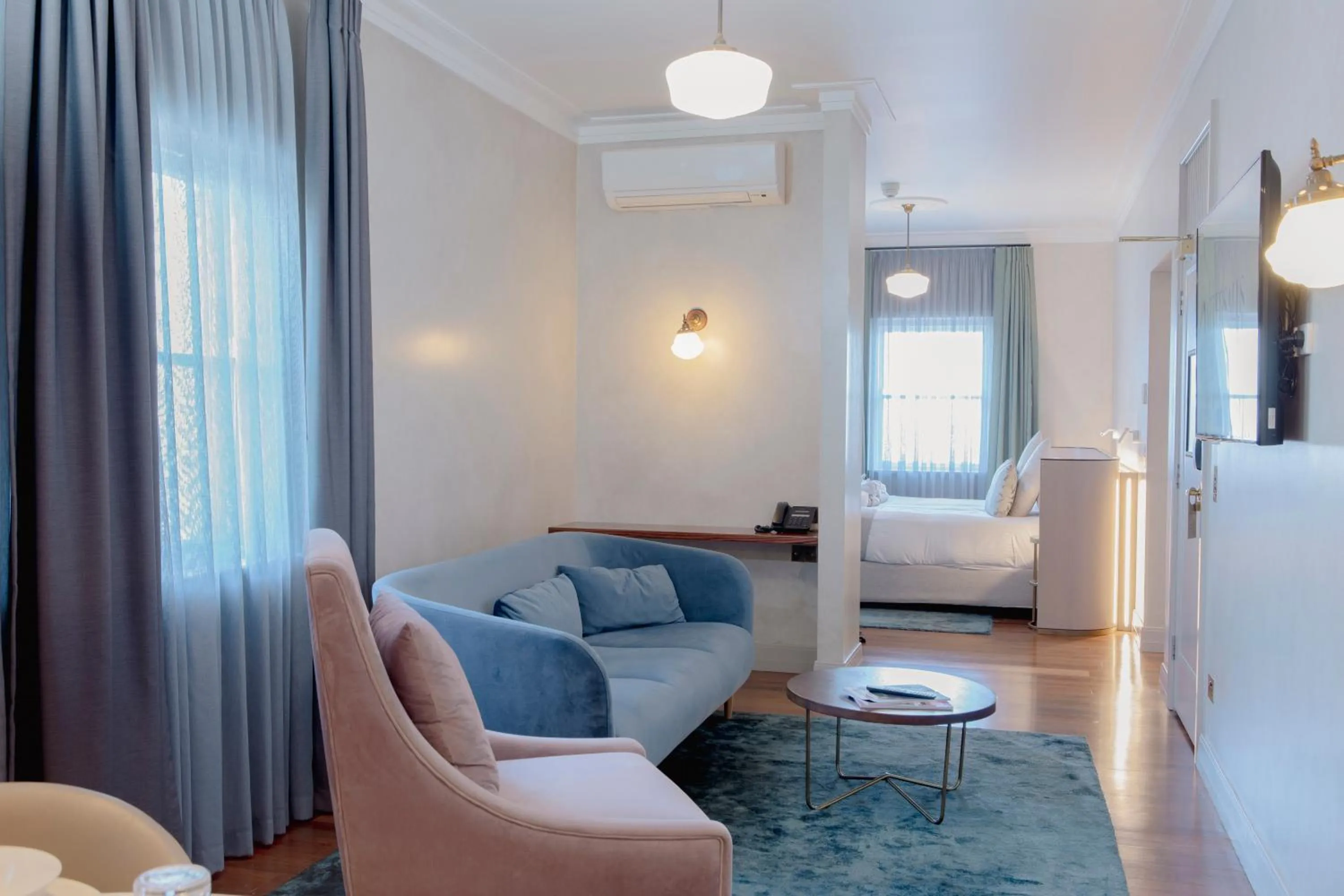 Living room in Tattersalls Hotel